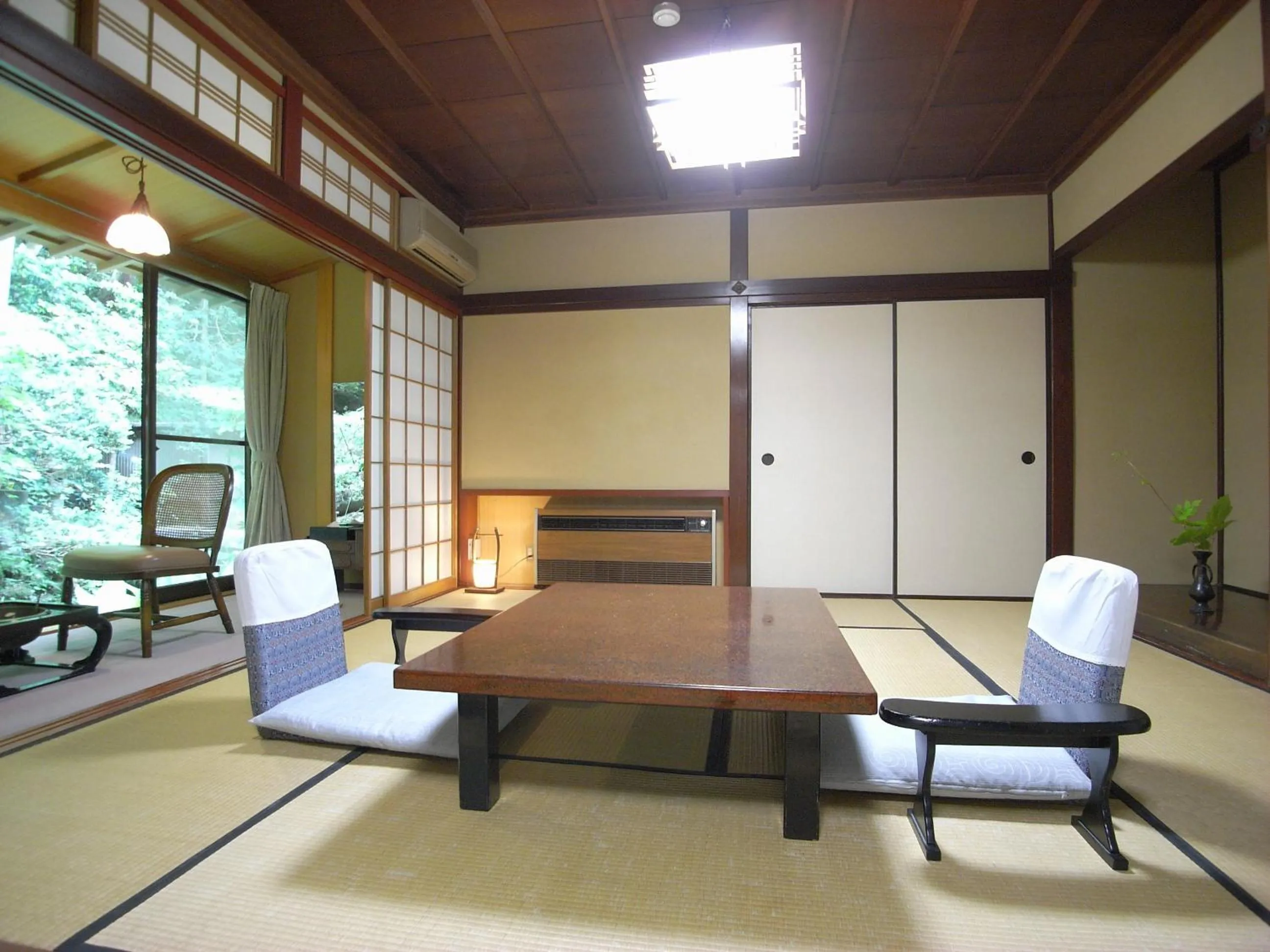 Seating area in Motoyu Ishiya