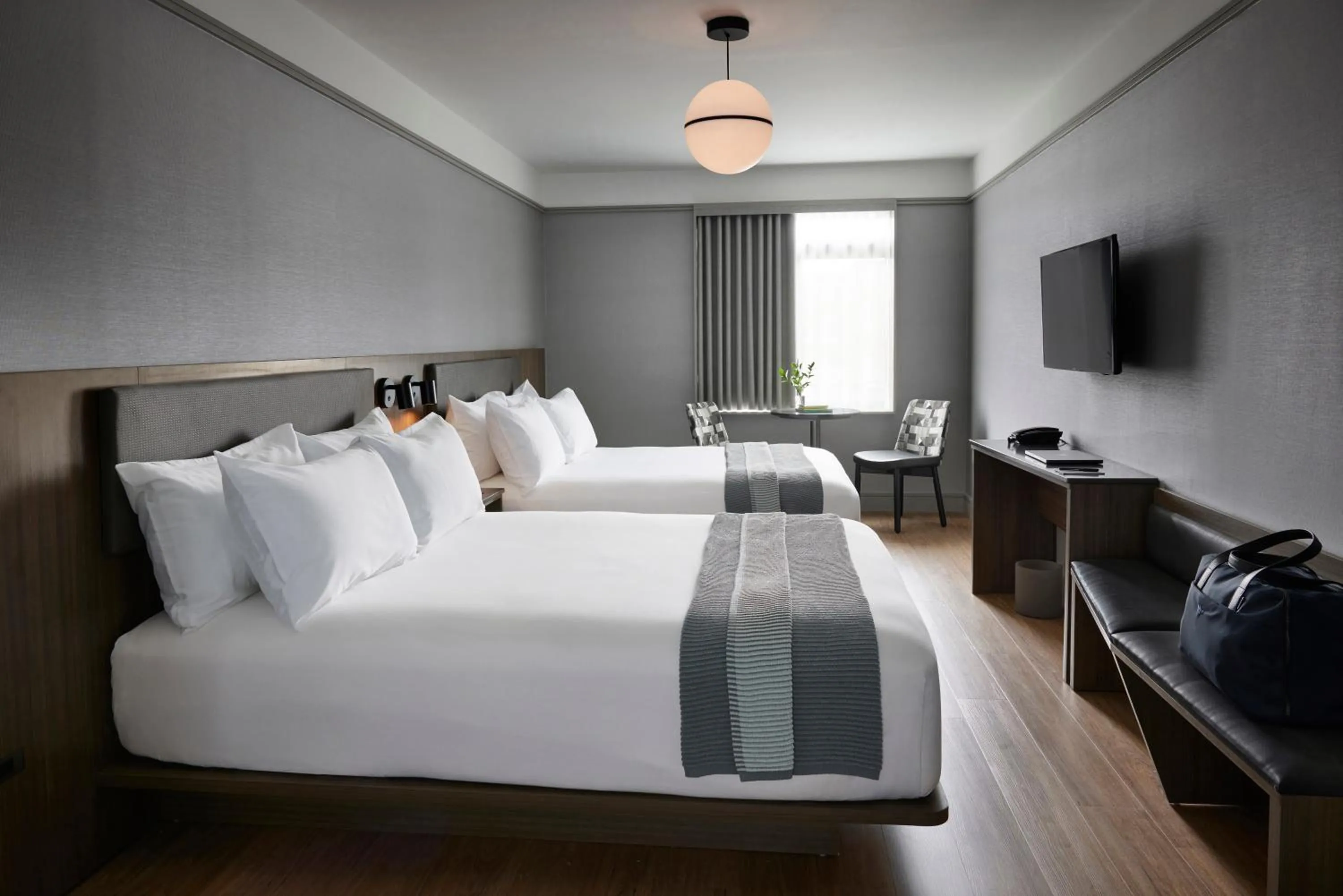 Photo of the whole room, Bed in The Melrose Hotel