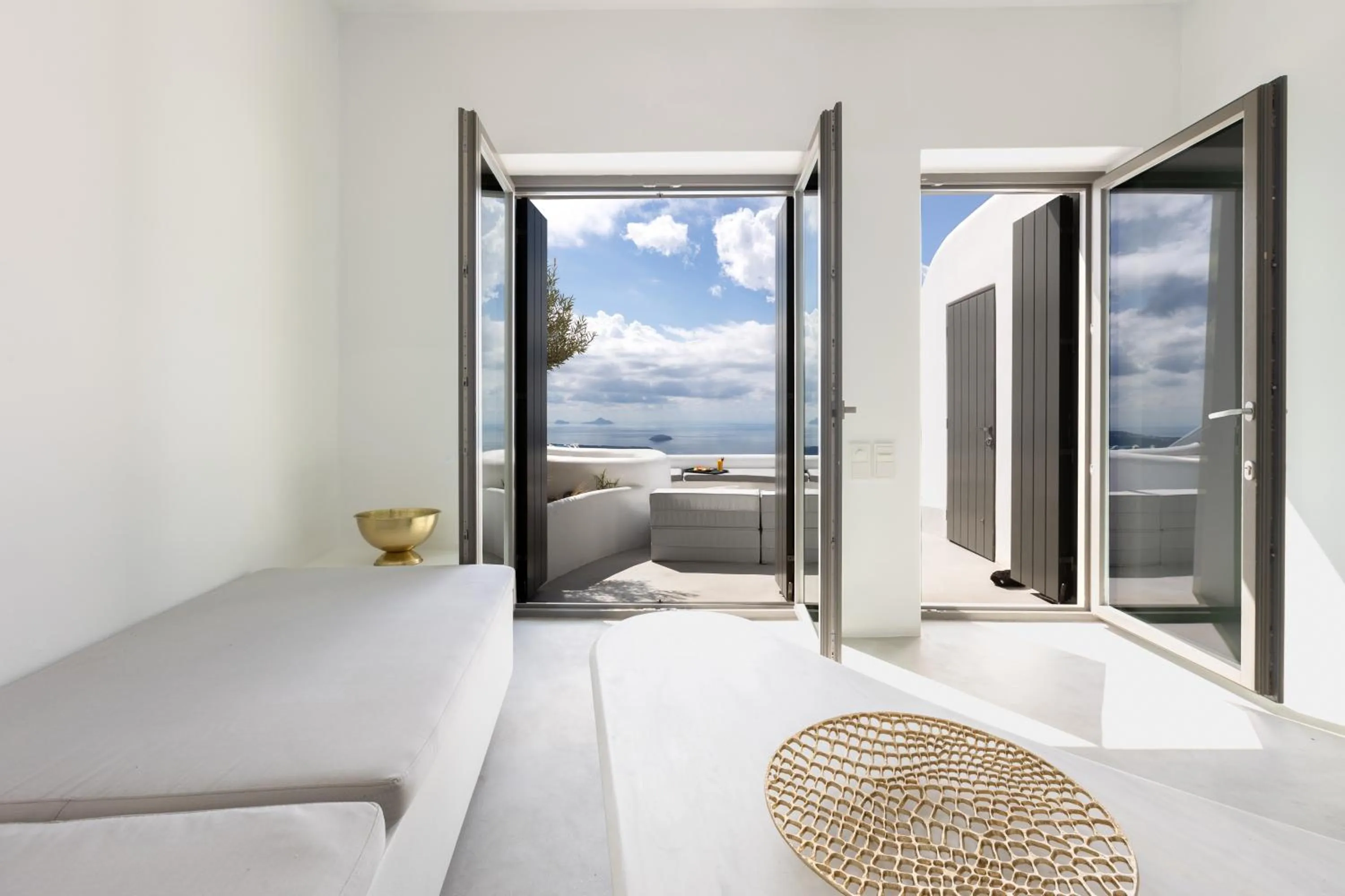 Living room, Bed in Heavens Edge