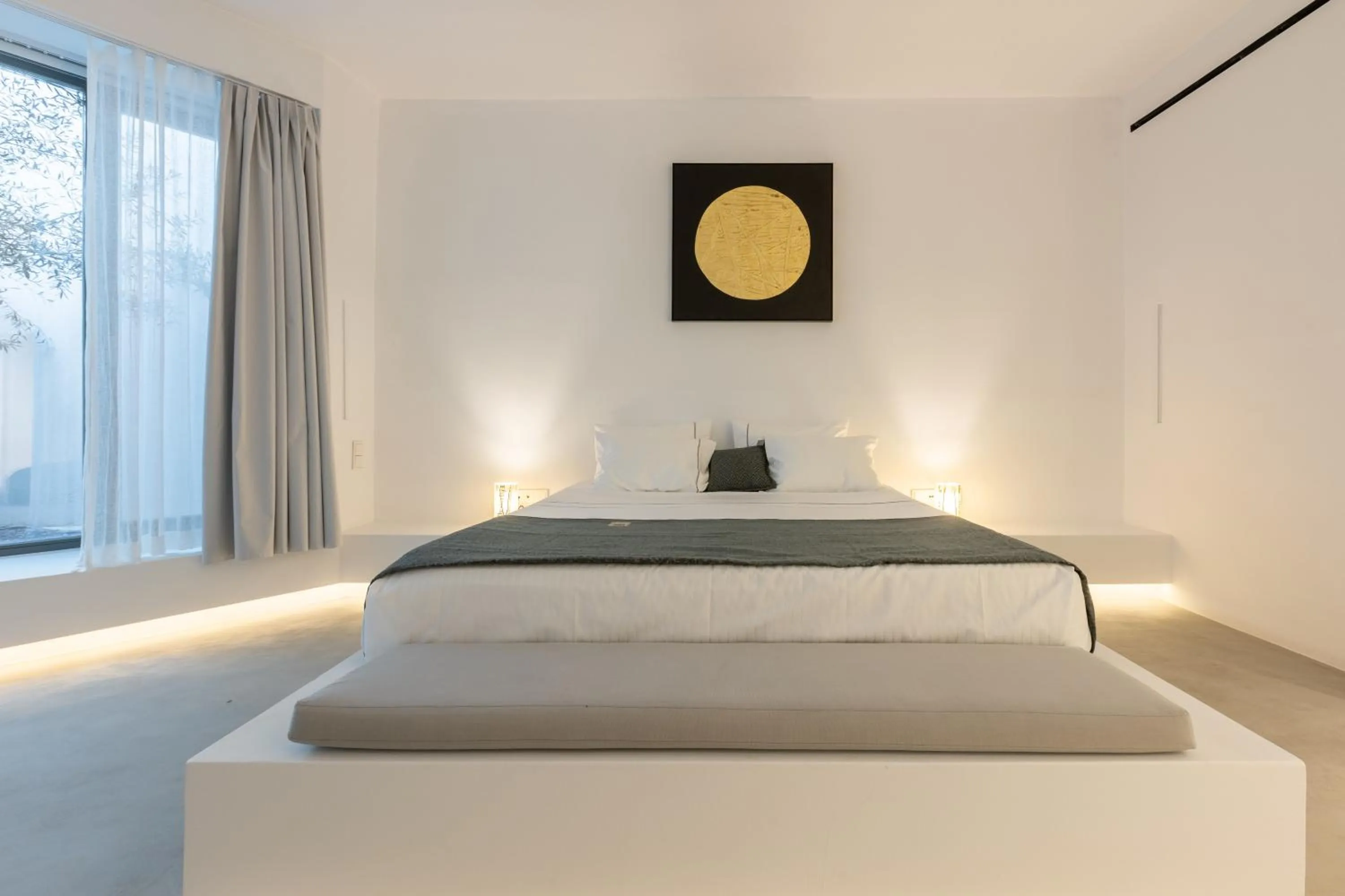 Bedroom, Bed in Heavens Edge