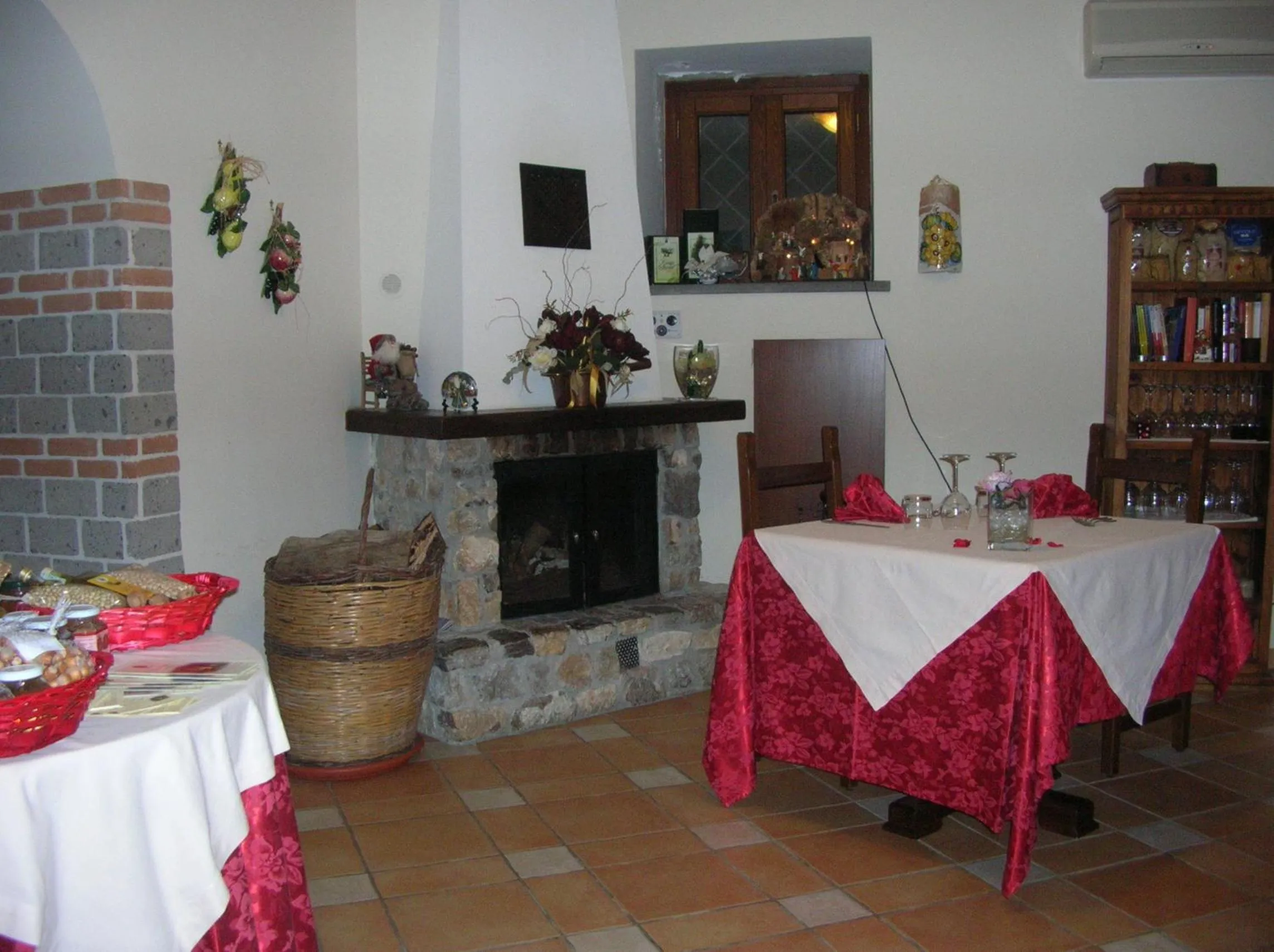 Restaurant/places to eat in Agriturismo Casa Scola