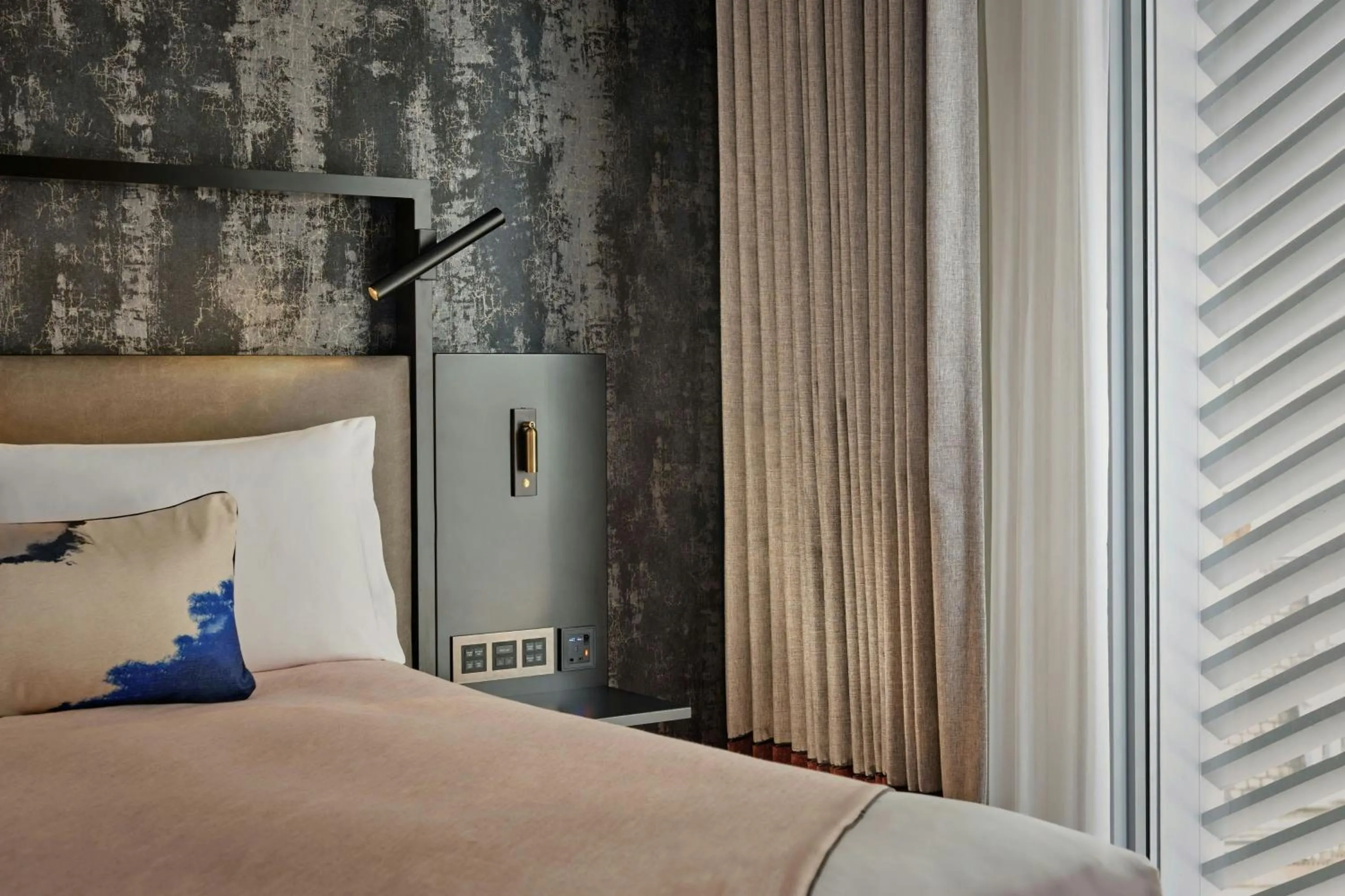 Photo of the whole room, Bed in Montcalm East, Autograph Collection