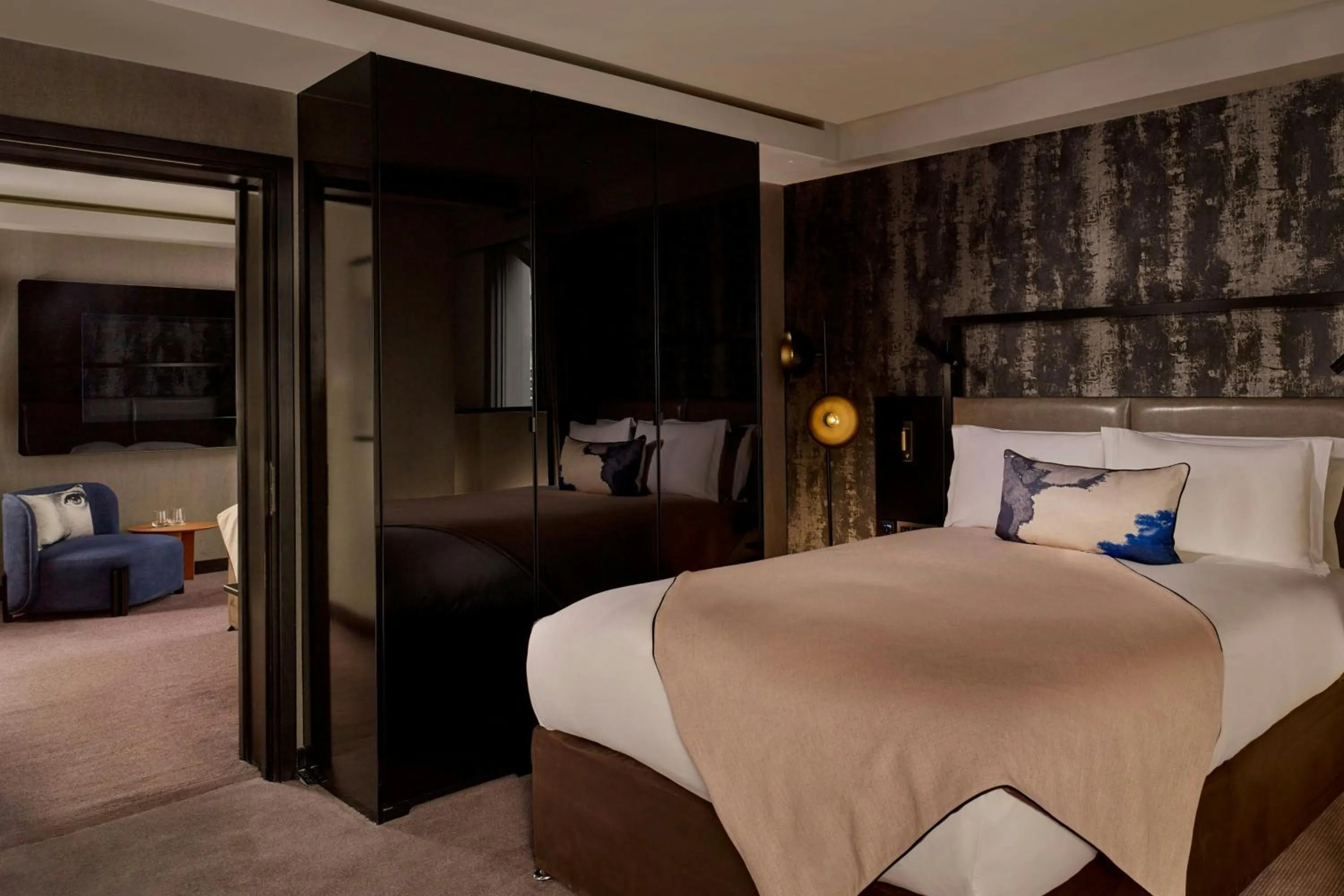 Photo of the whole room, Bed in Montcalm East, Autograph Collection