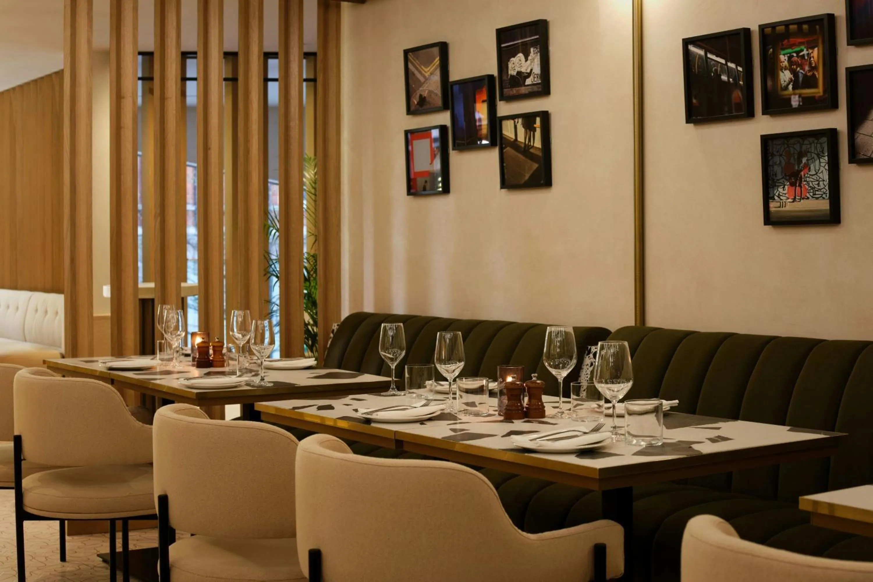 Restaurant/places to eat in Montcalm East, Autograph Collection