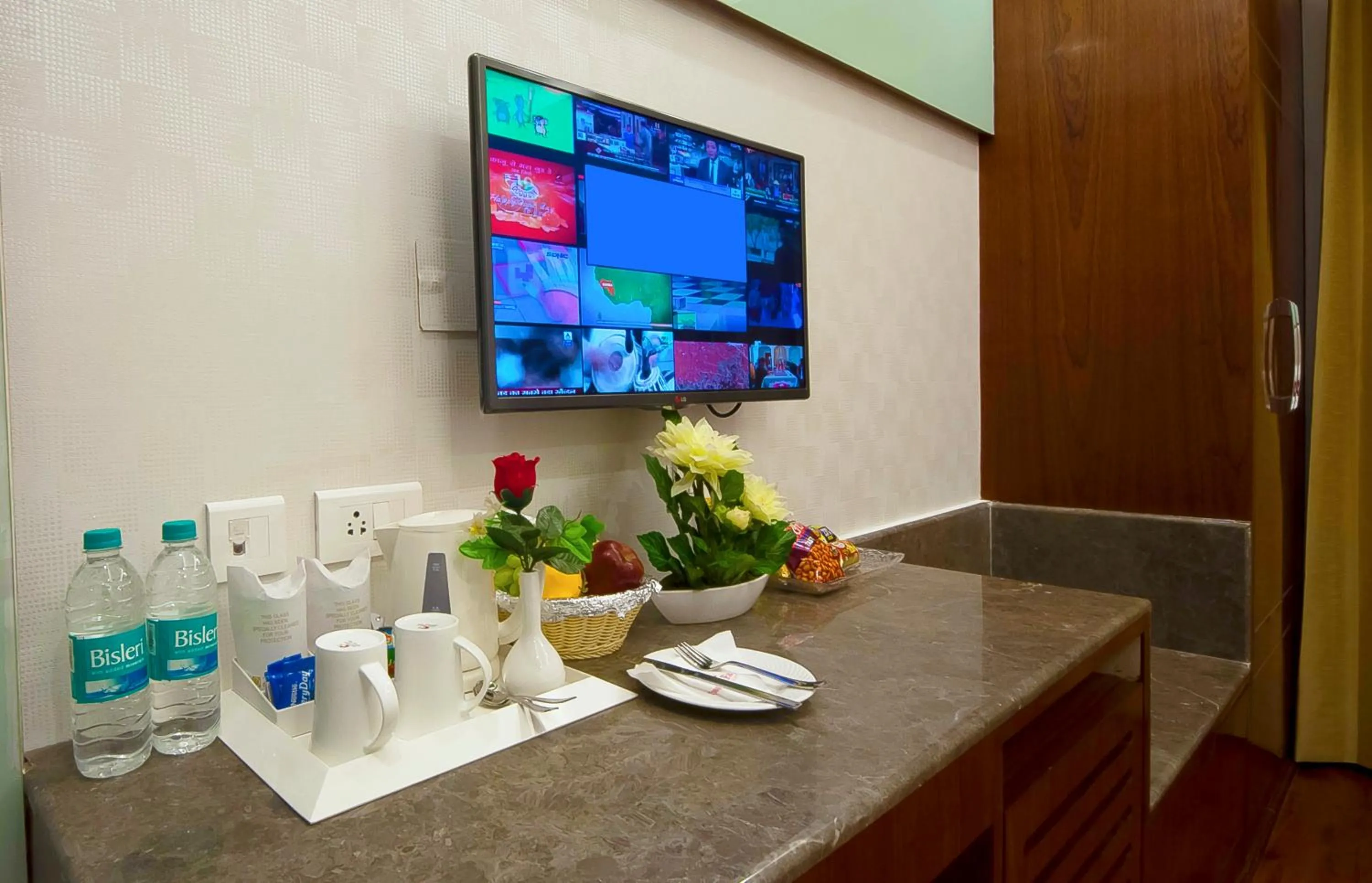 TV and multimedia in Hotel Swaran Palace