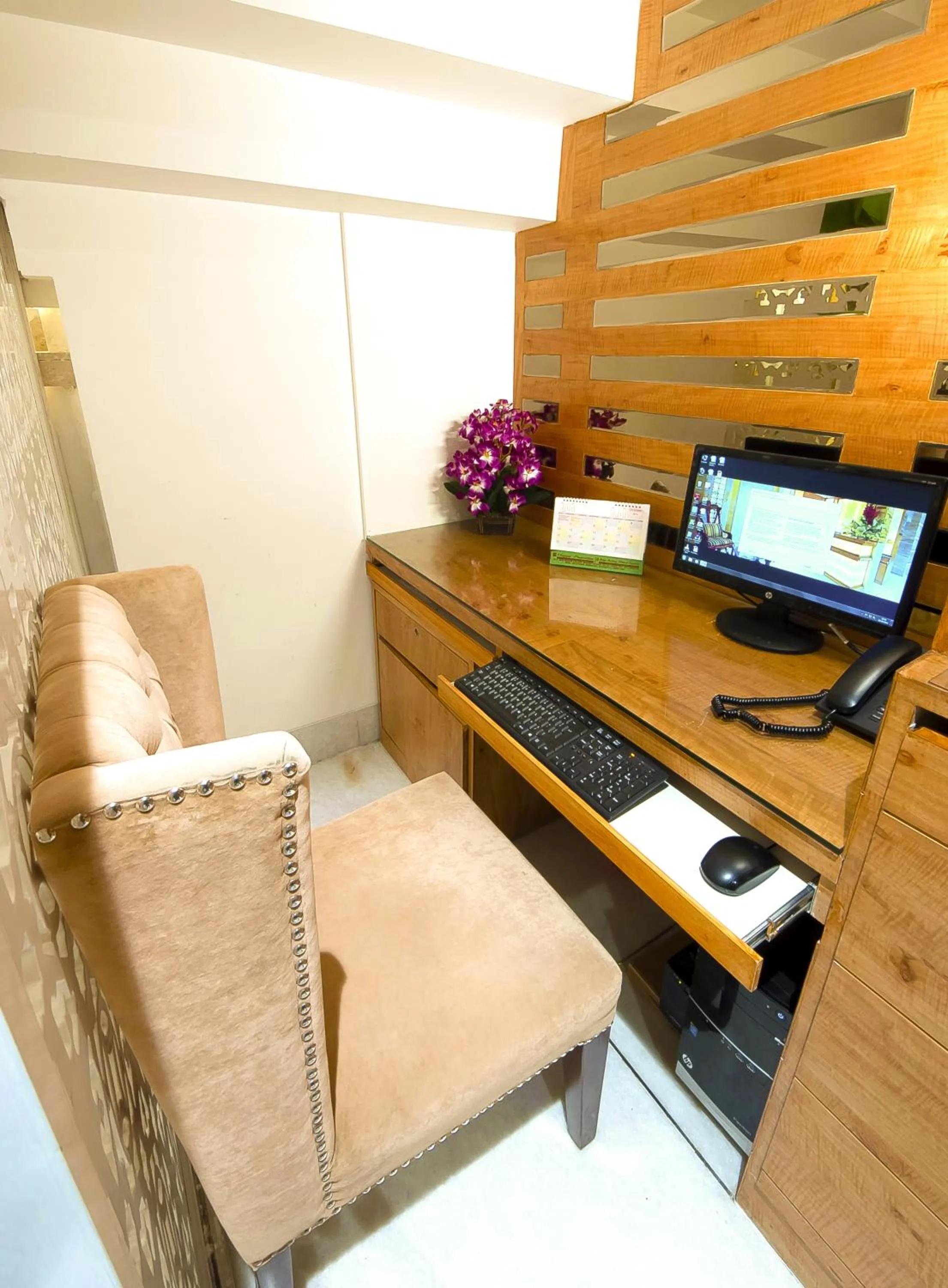 Business facilities in Hotel Swaran Palace