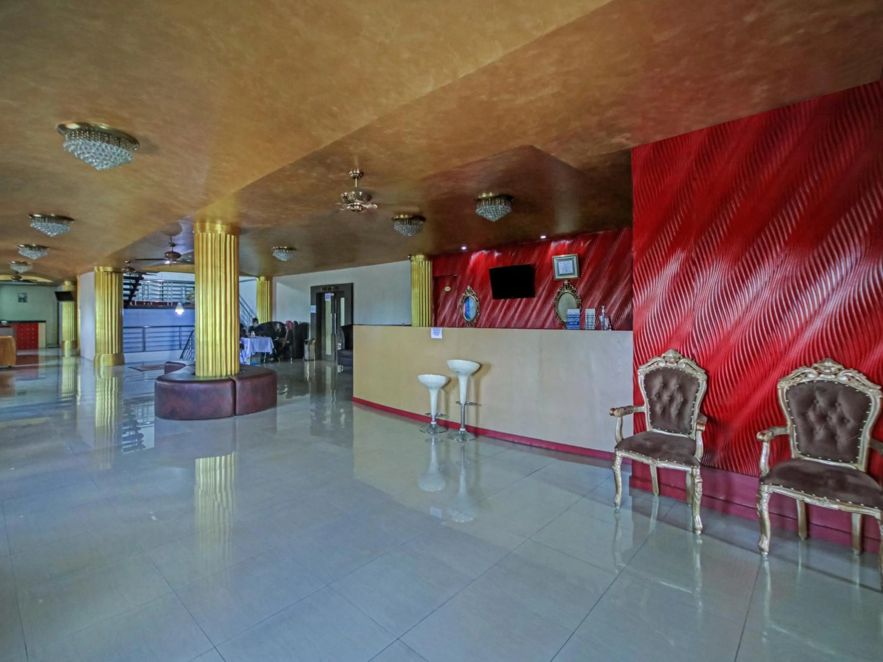 Lobby or reception in OYO 2574 Z Suites Hotel