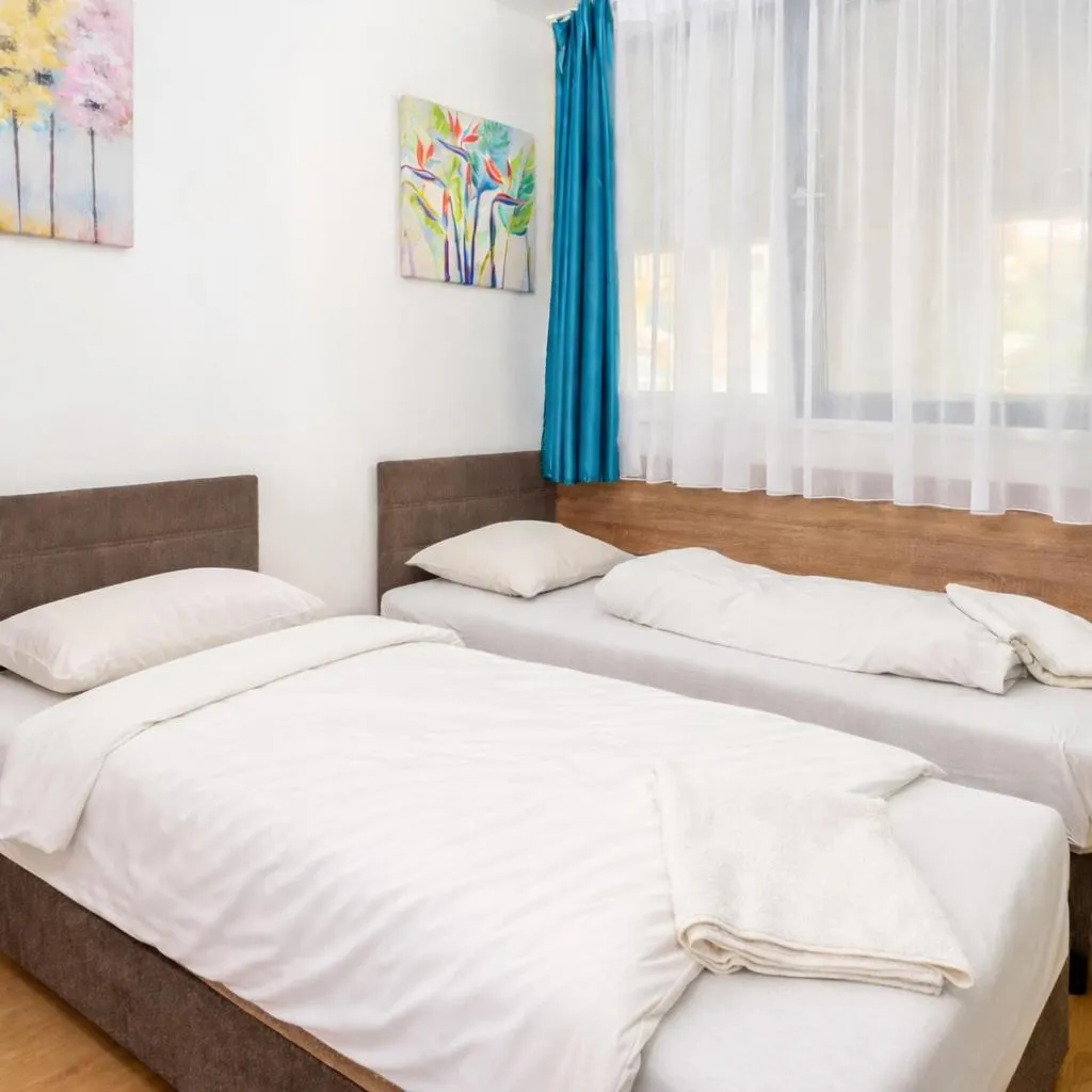 Photo of the whole room, Bed in WOW City Hostel