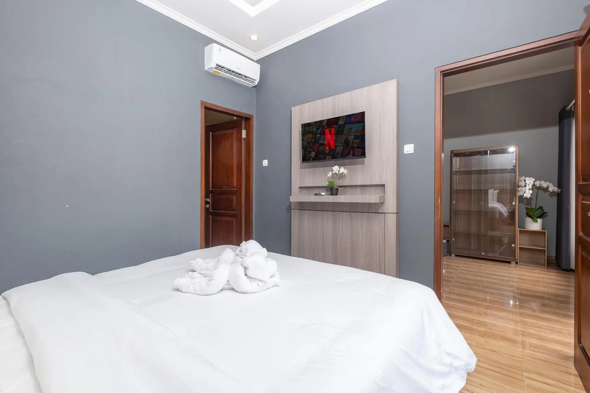 Taman Seminyak Suites