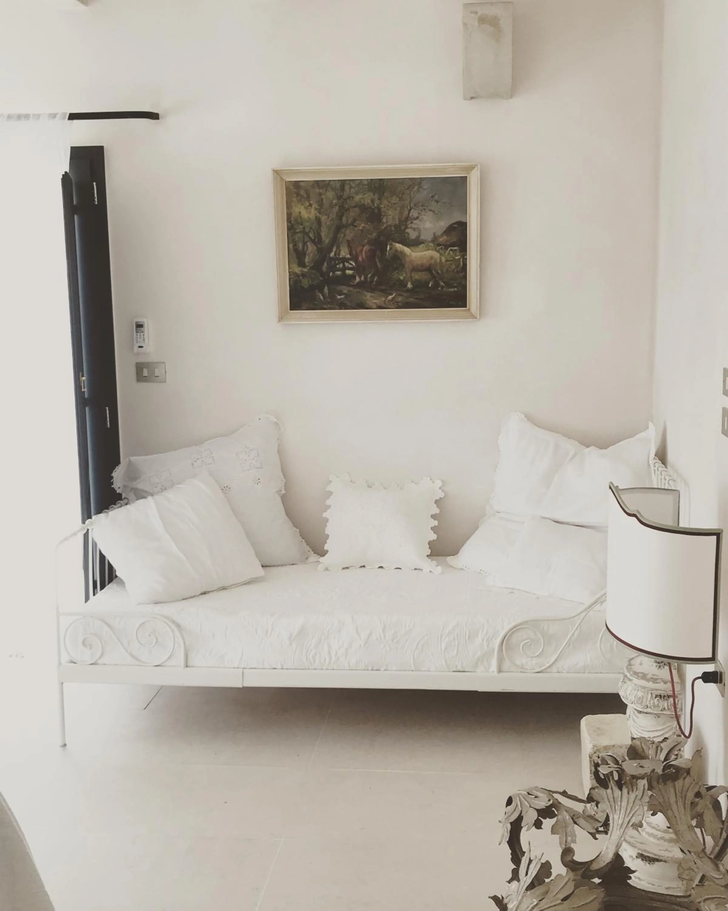 Decorative detail, Bed in Masseria Prosperi