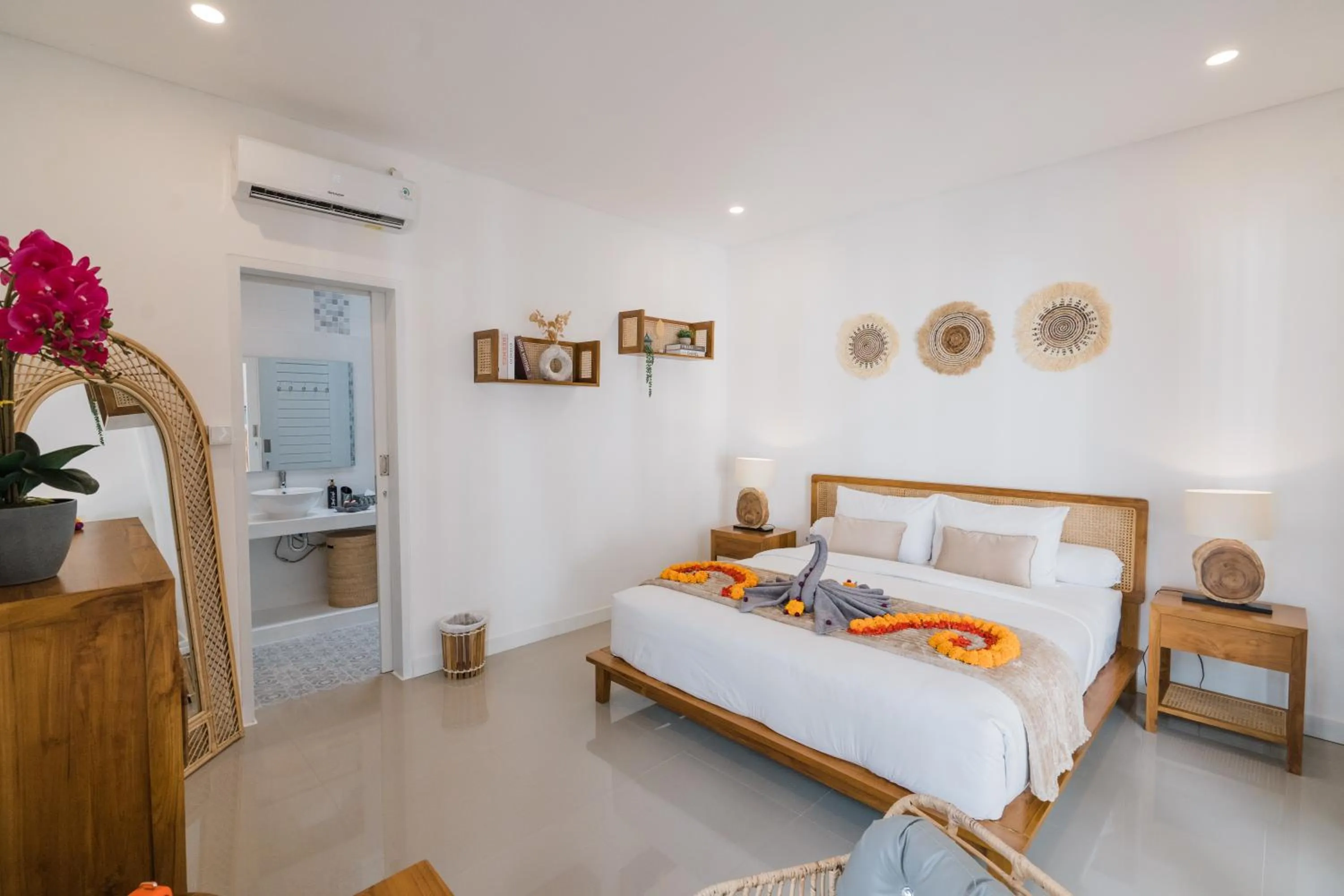 Bedroom, Bed in Villa Noni Kerobokan - By Bali Lyfe Venture