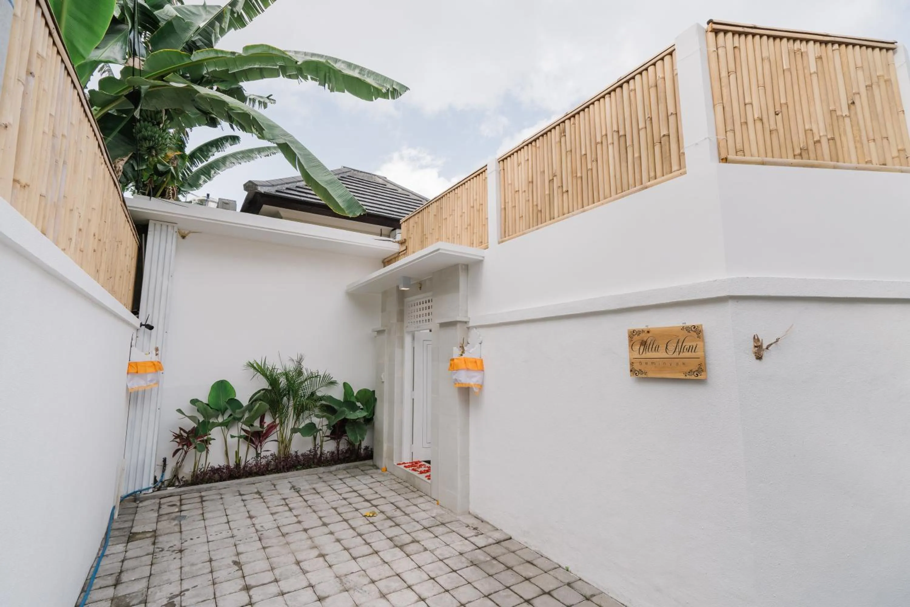 Facade/entrance in Villa Noni Kerobokan - By Bali Lyfe Venture