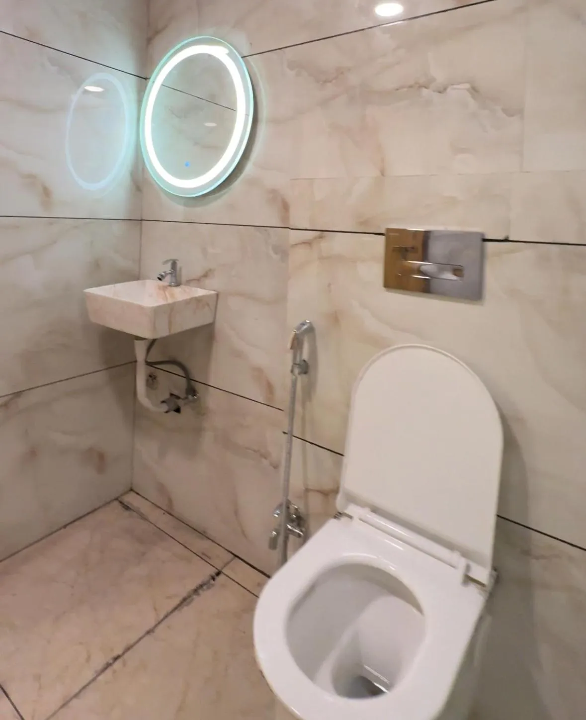 Bathroom in Hotel Naagshree