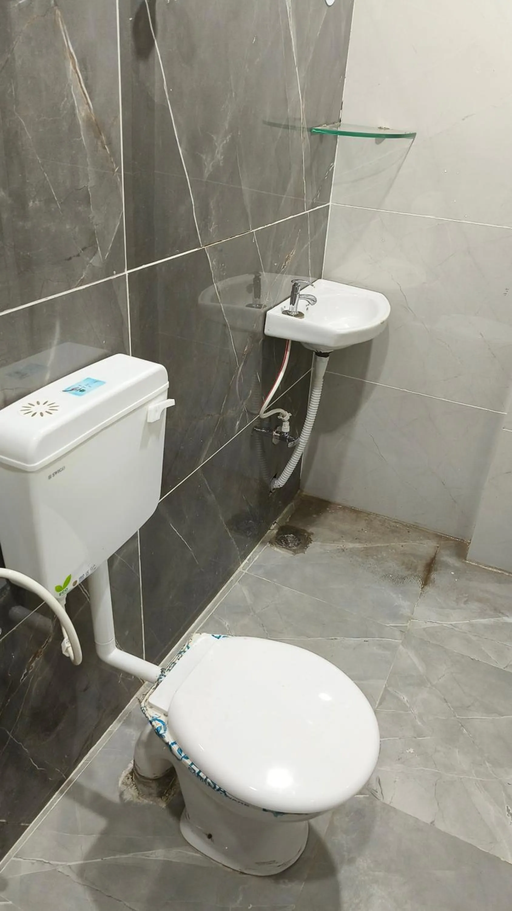 Bathroom in Hotel Naagshree