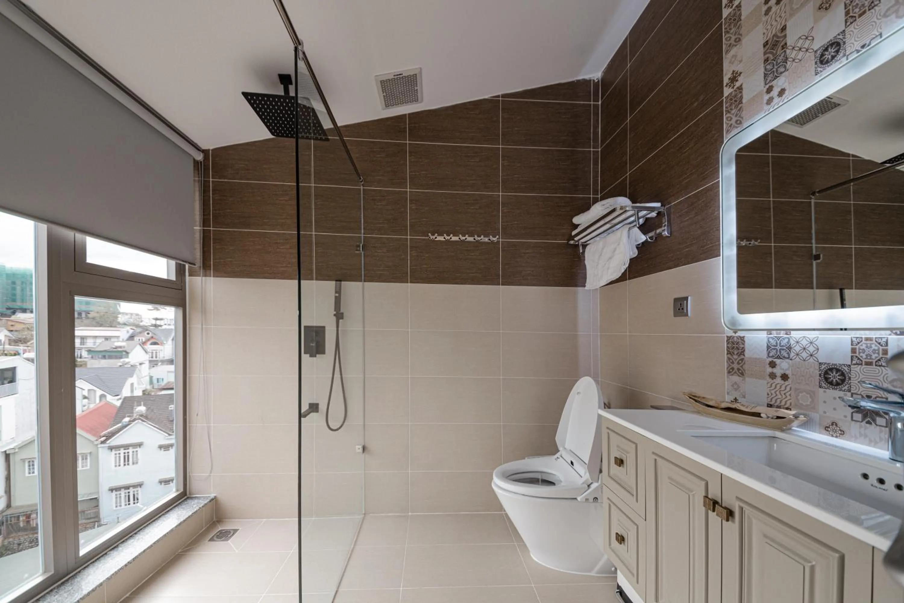 Shower in Jodi Dalat Hotel