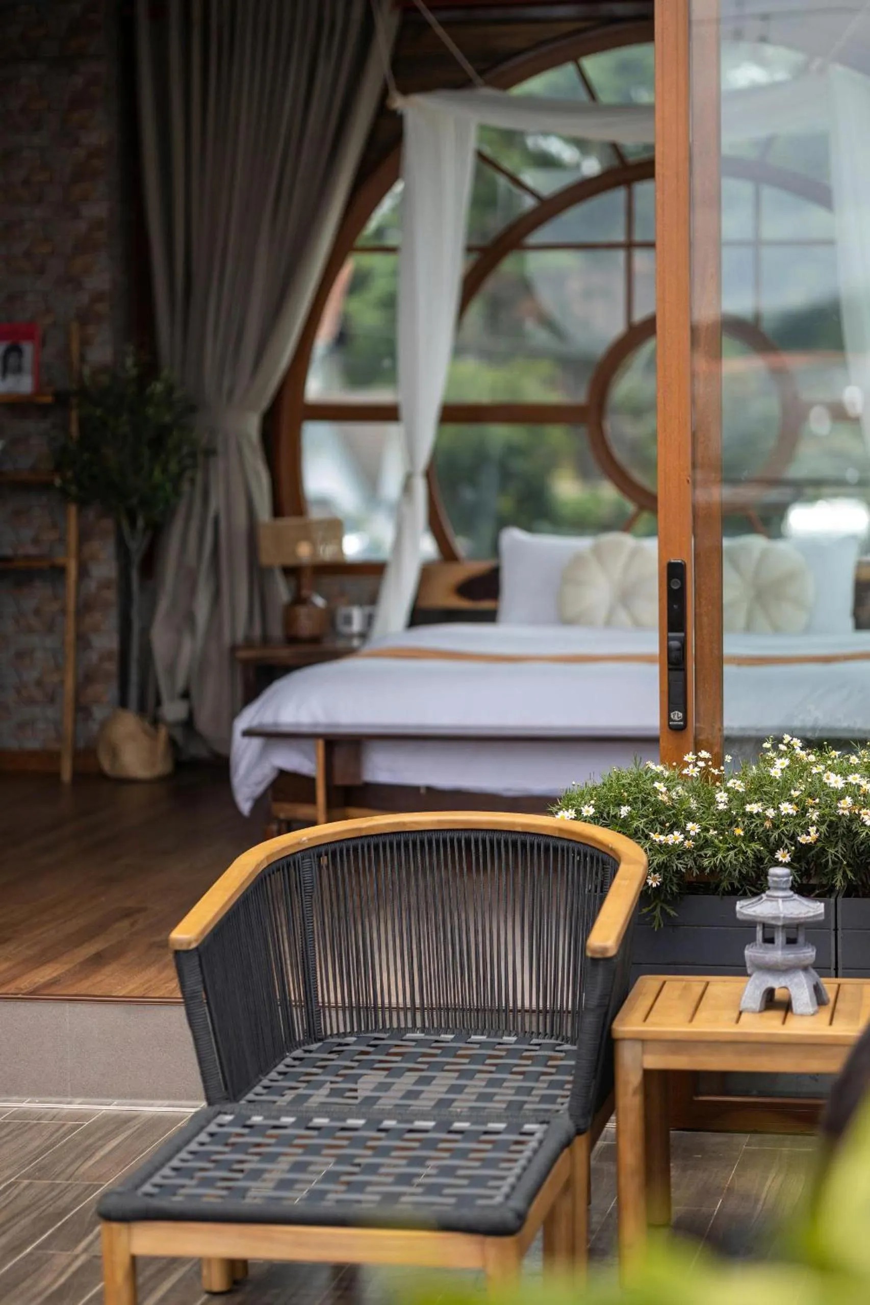 Seating area, Bed in Jodi Dalat Hotel