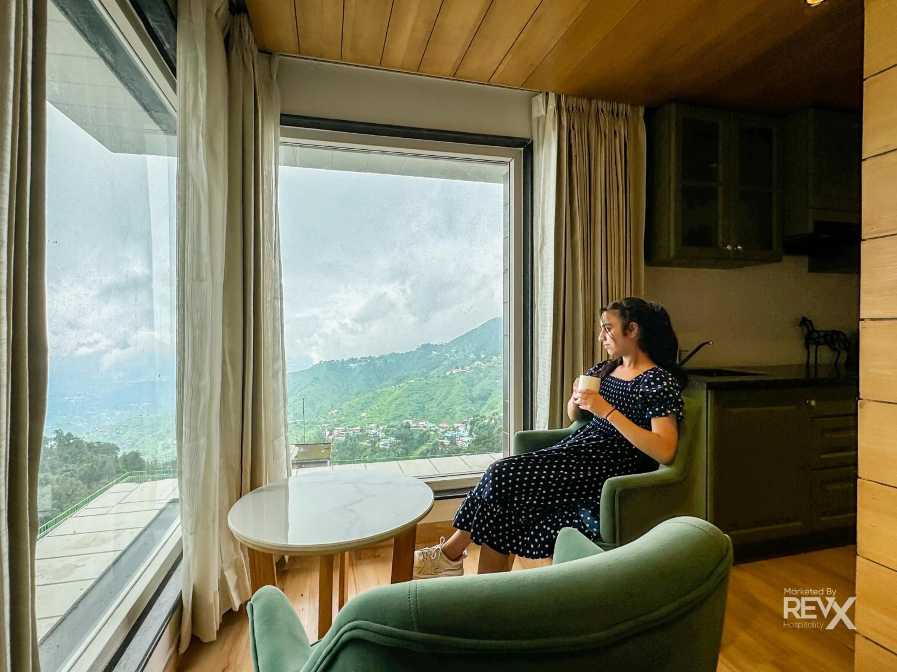 People in Hotel Rockland Residency