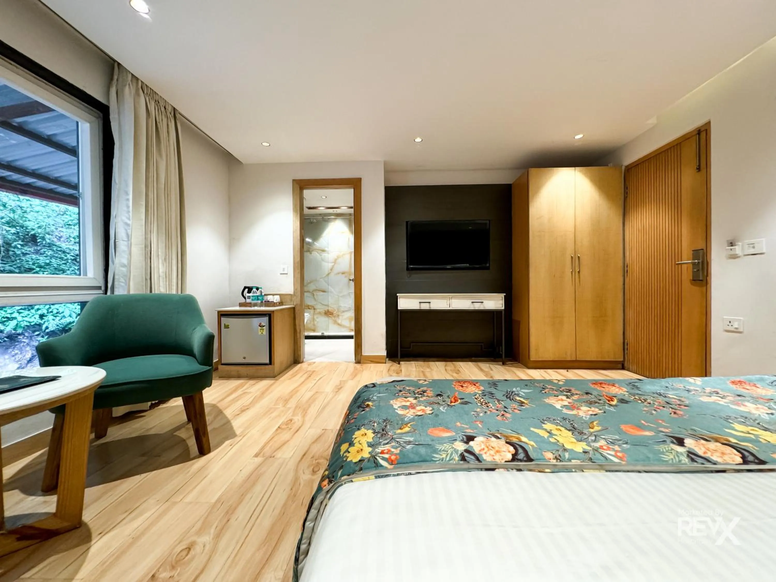 TV and multimedia, Bed in Hotel Rockland Residency