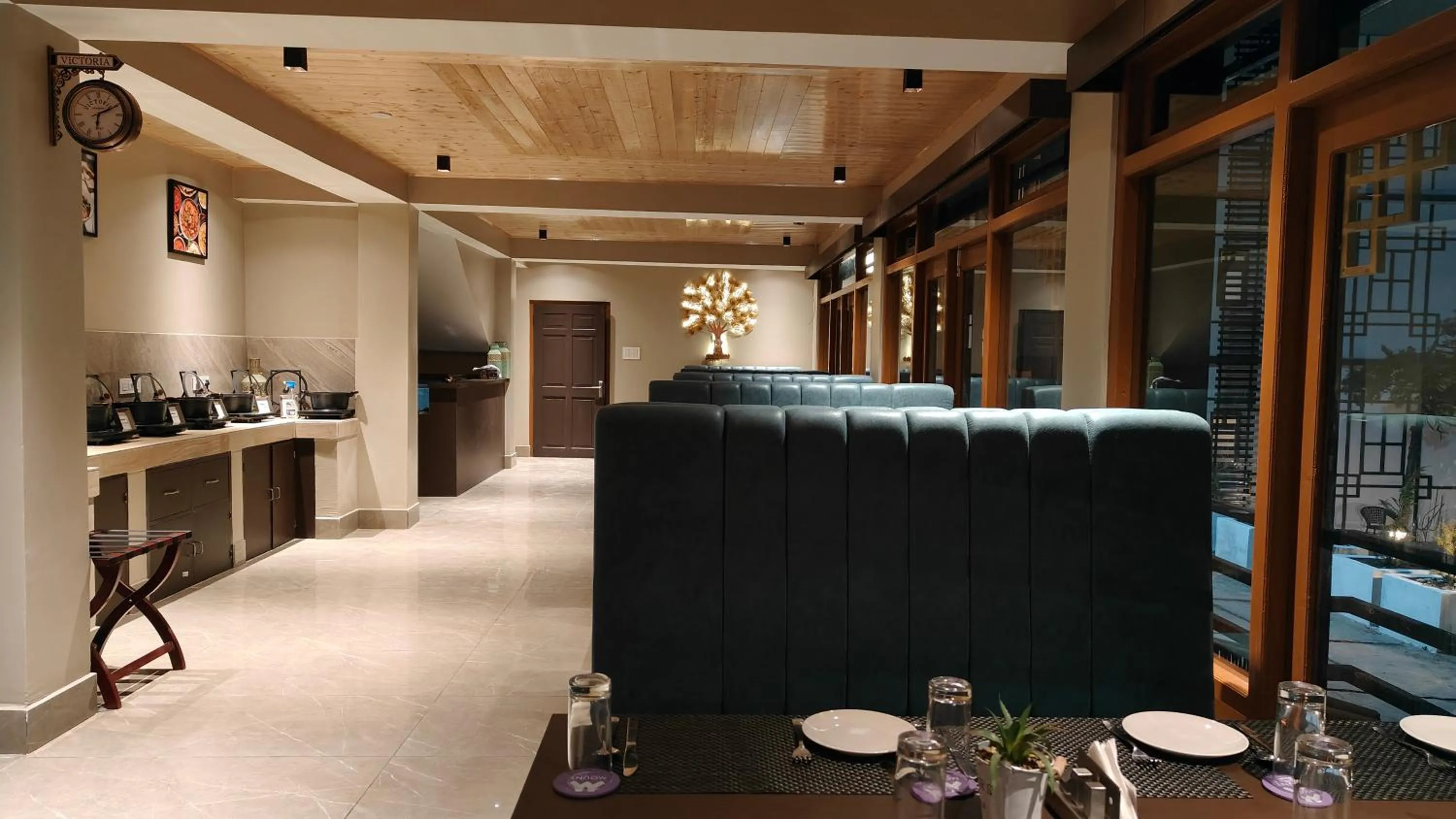 Restaurant/places to eat in Mount Bayul Shangri-La Resort