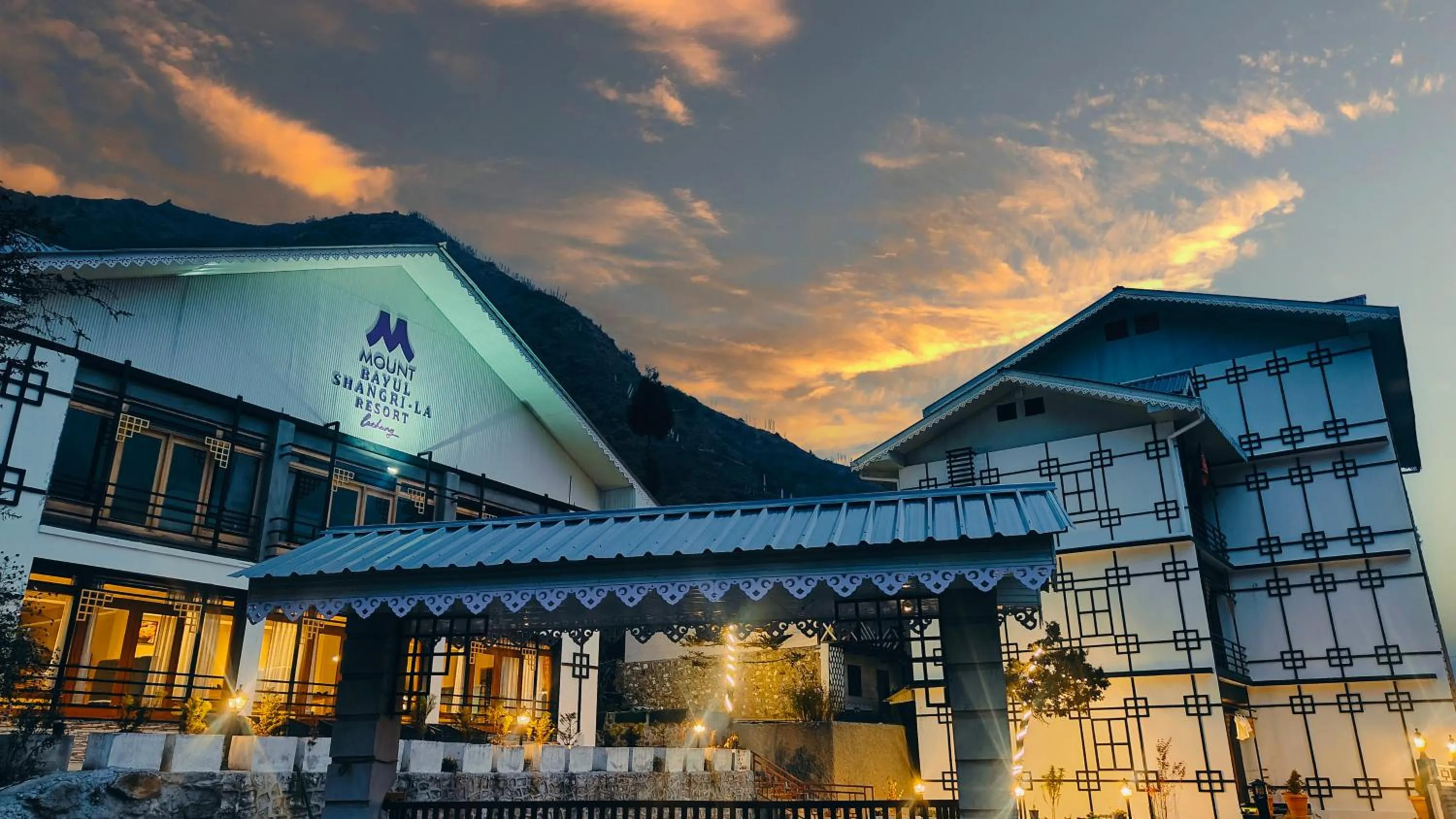 Property building in Mount Bayul Shangri-La Resort