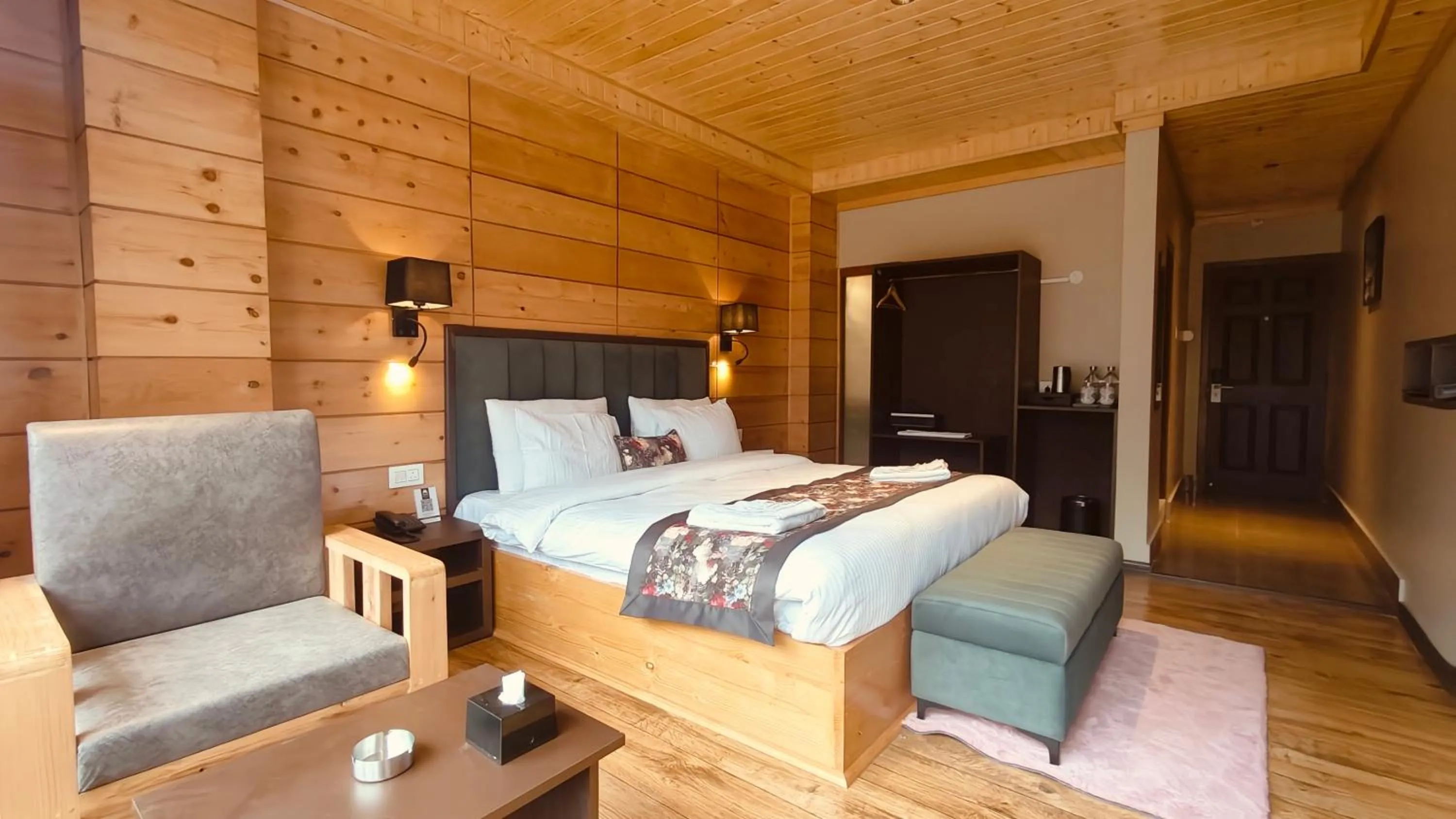 Bedroom, Bed in Mount Bayul Shangri-La Resort