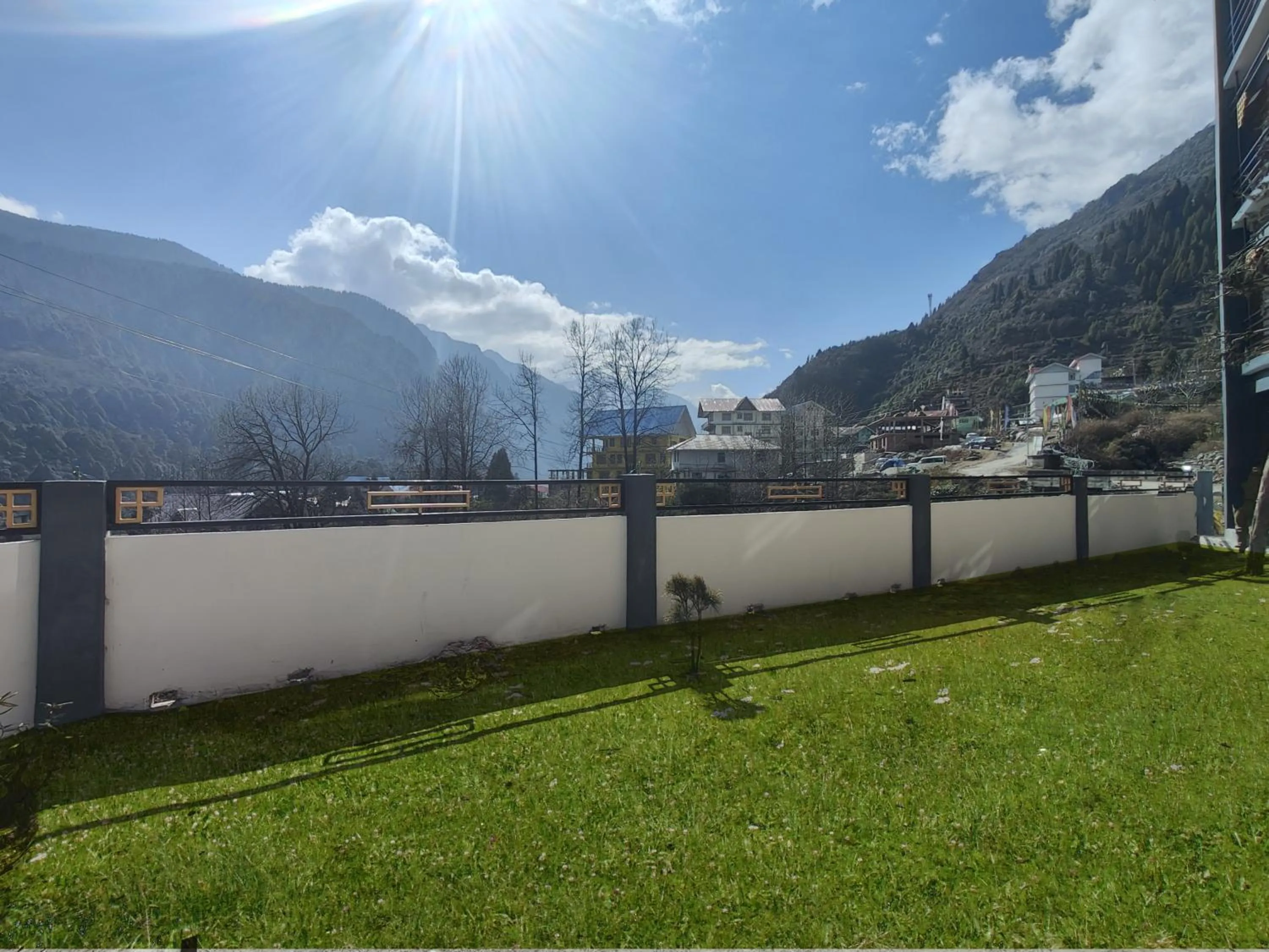 Garden in Mount Bayul Shangri-La Resort