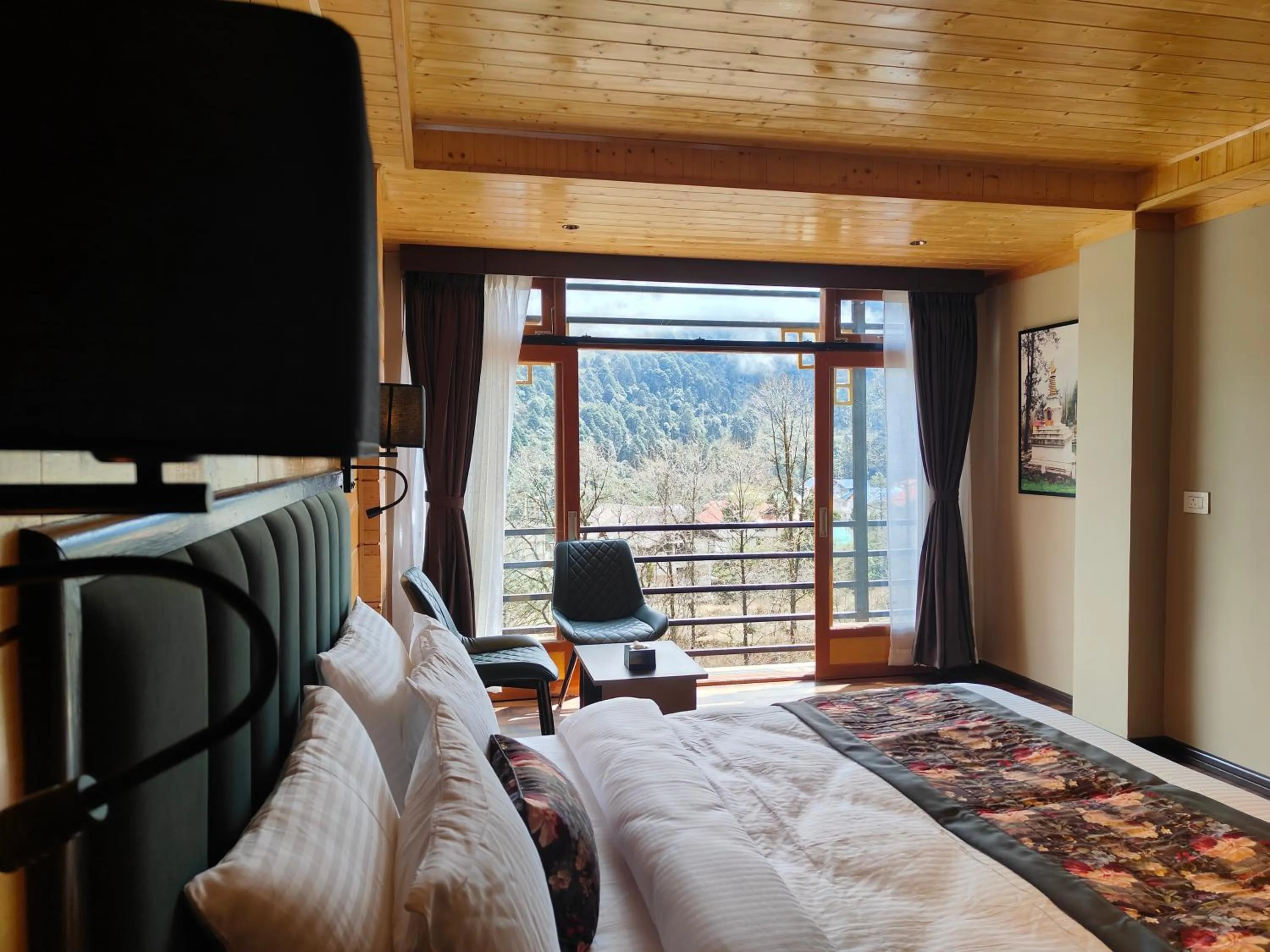 Bed in Mount Bayul Shangri-La Resort