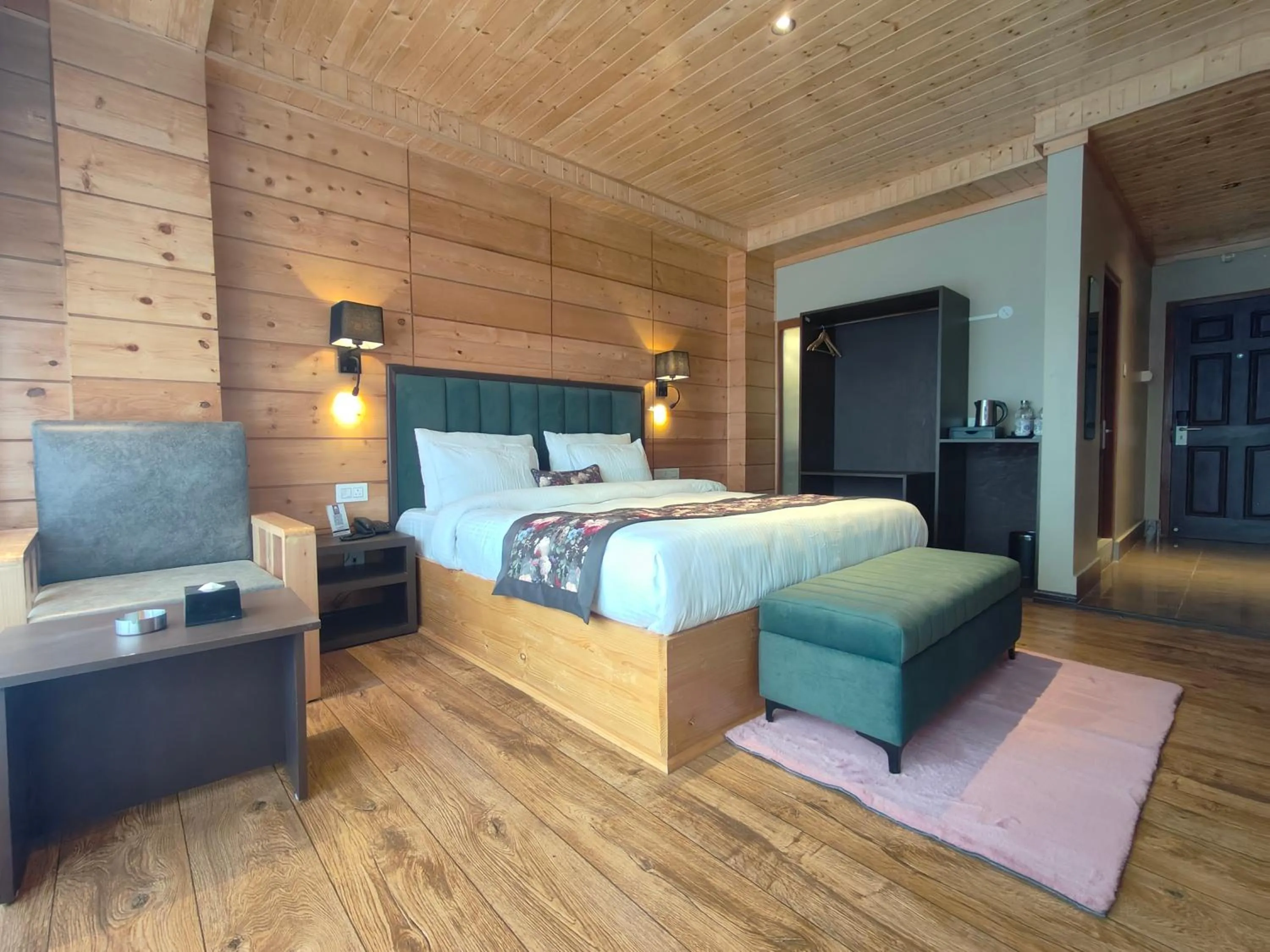 Bedroom, Bed in Mount Bayul Shangri-La Resort