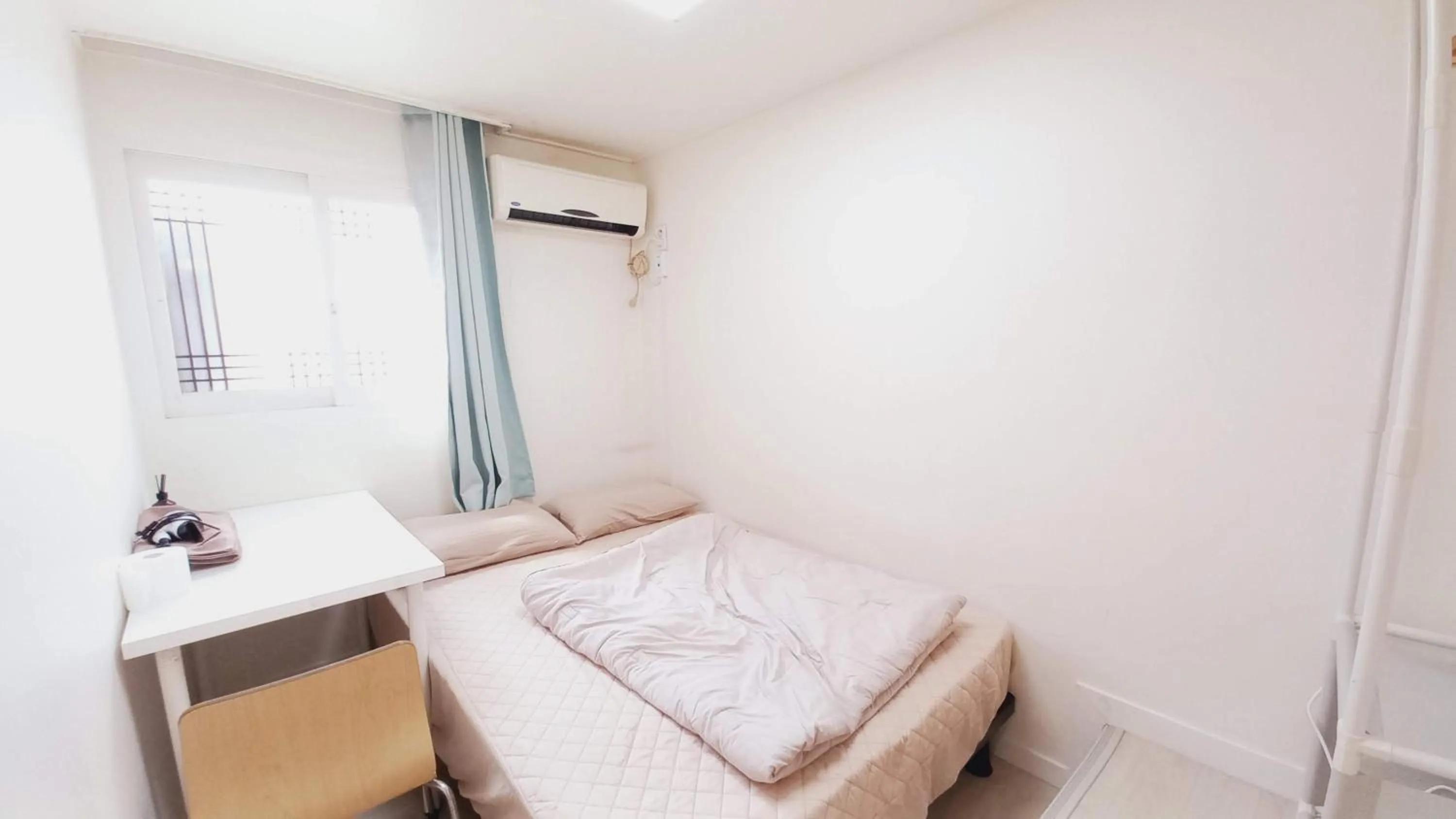 Bedroom, Bed in G Yongsan Inn