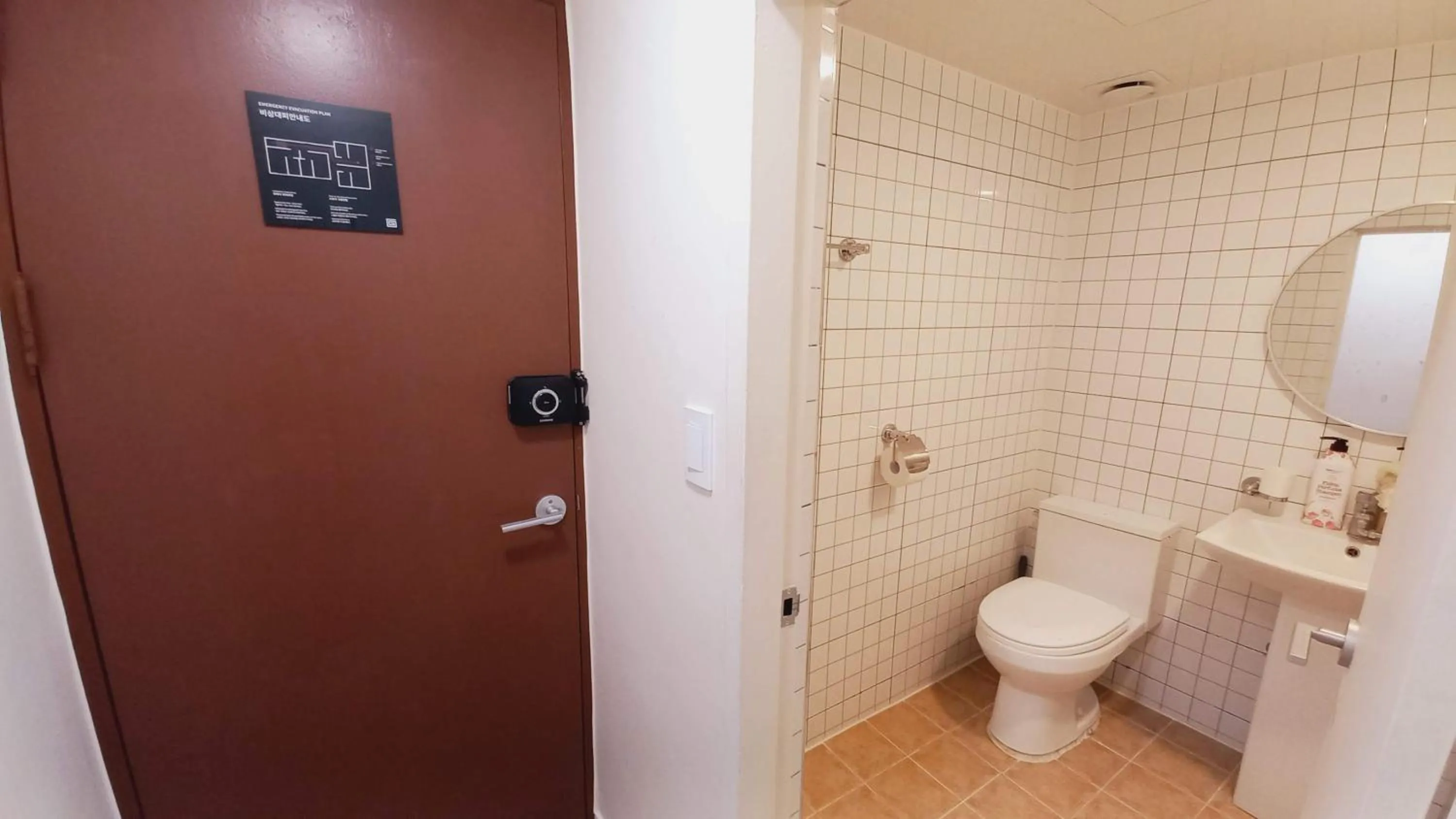 Bathroom in G Yongsan Inn