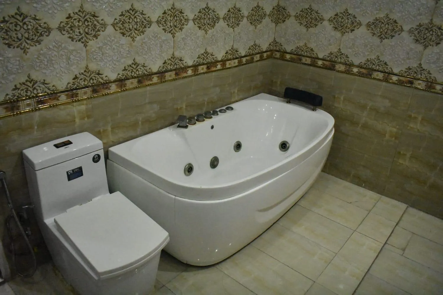 Bathroom in Grand AlFateh Hotel