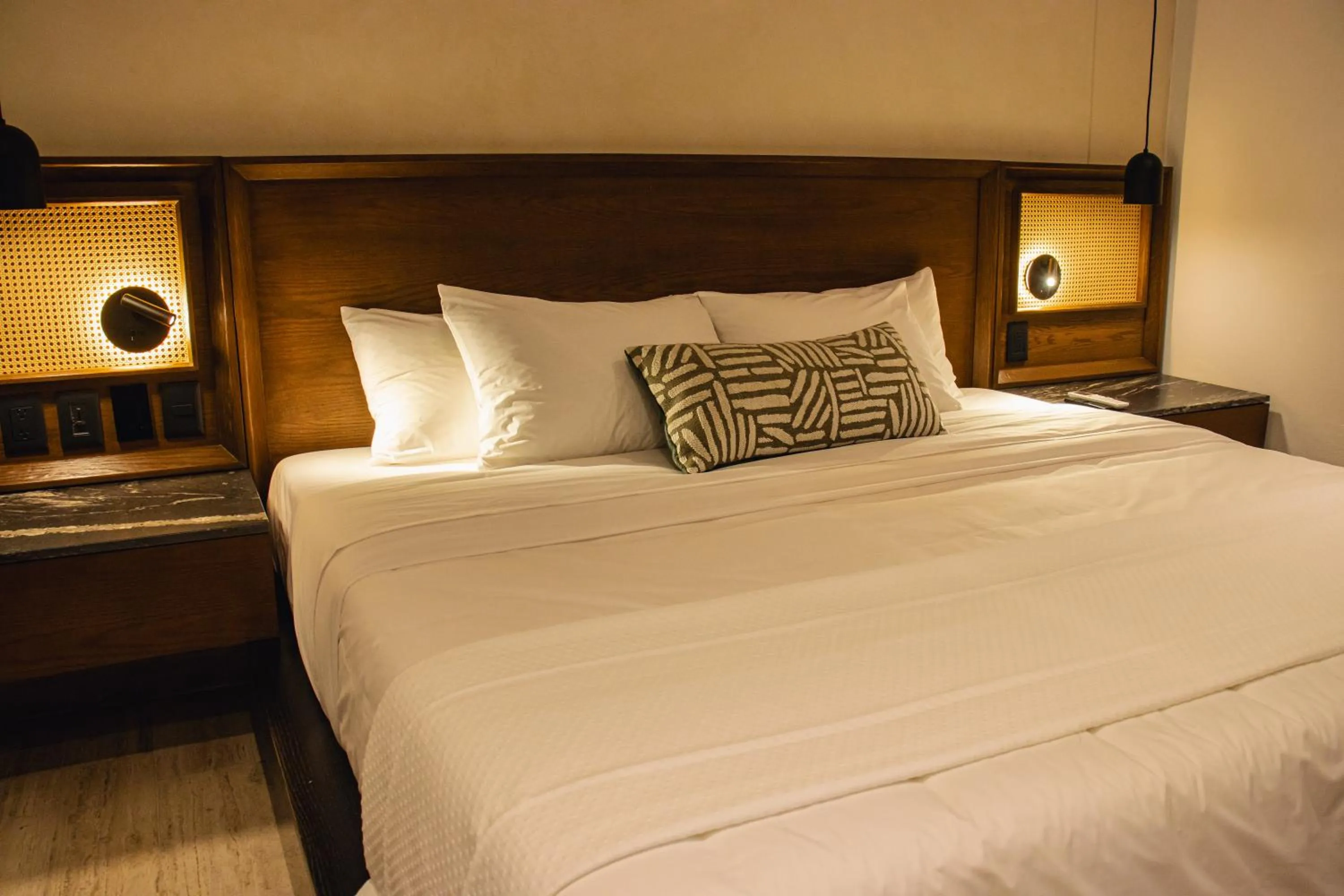 Photo of the whole room, Bed in Casa Continental Hotel Boutique & Suites - Adults Only