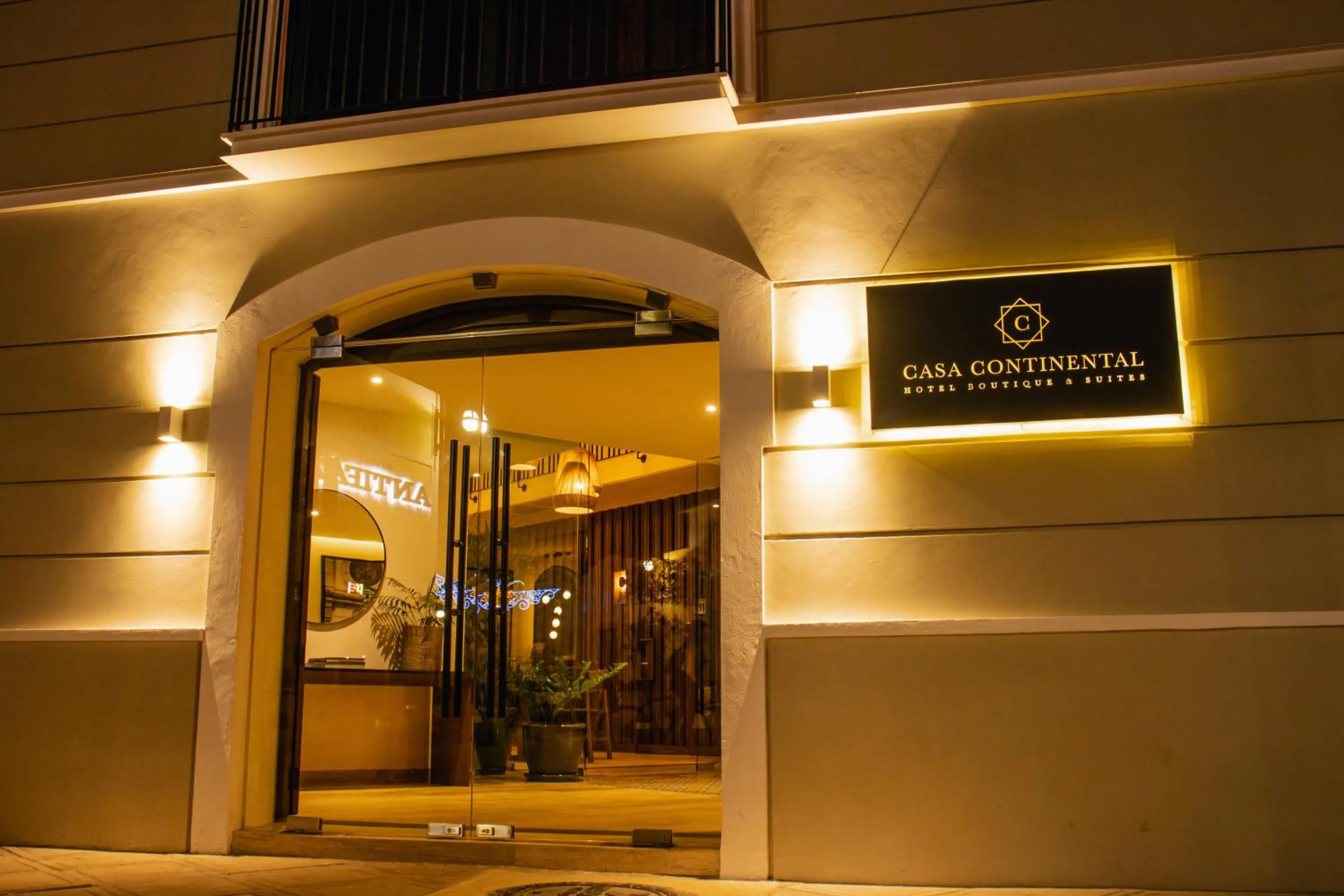 Facade/entrance in Casa Continental Hotel Boutique & Suites - Adults Only