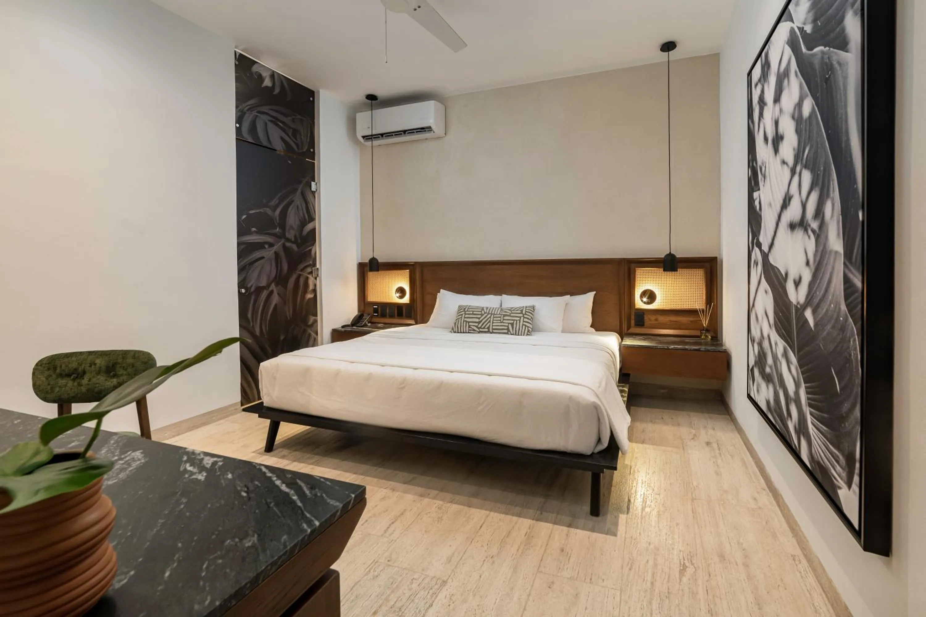 Photo of the whole room, Bed in Casa Continental Hotel Boutique & Suites - Adults Only