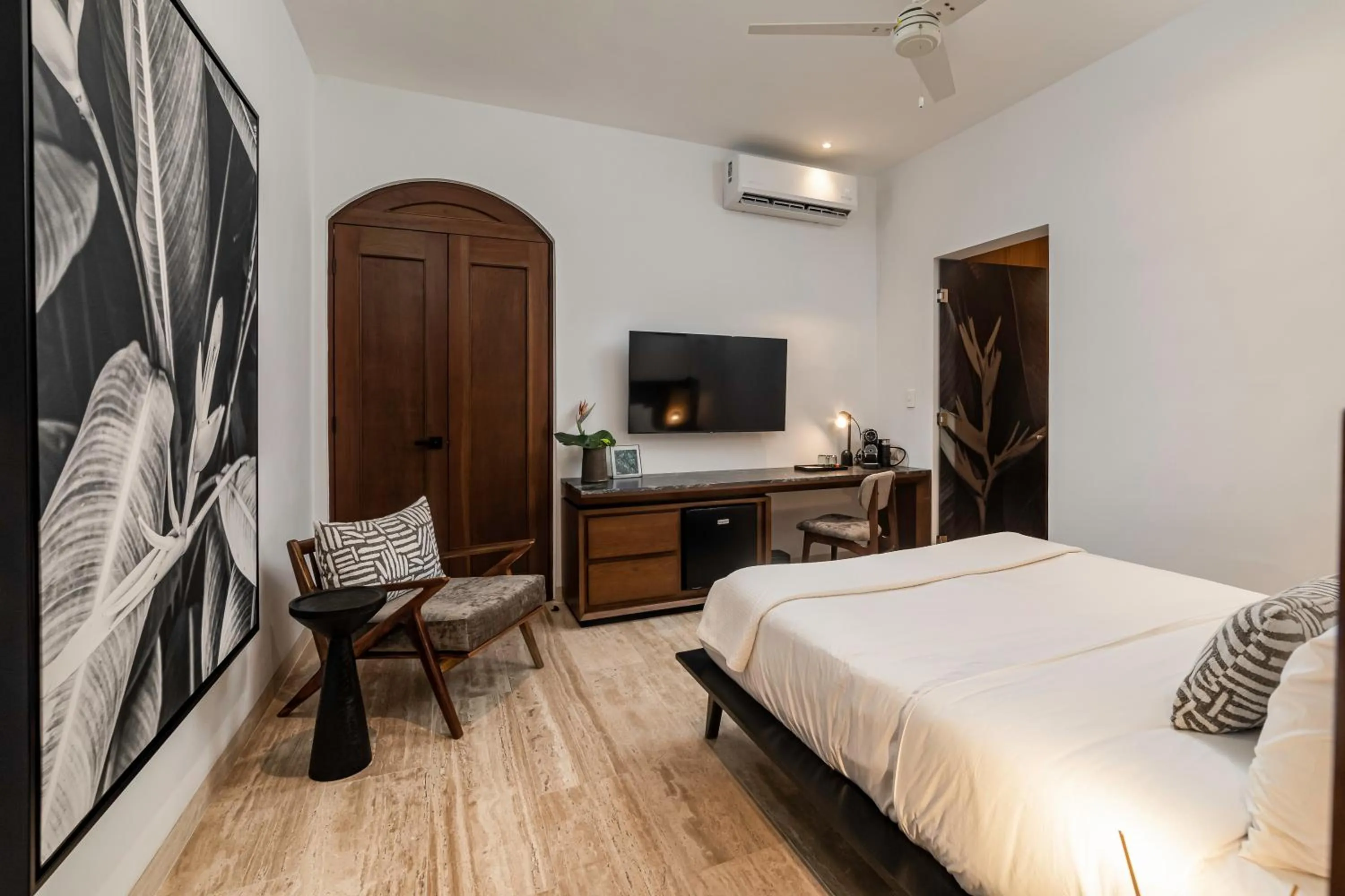 Bed in Casa Continental Hotel Boutique & Suites - Adults Only