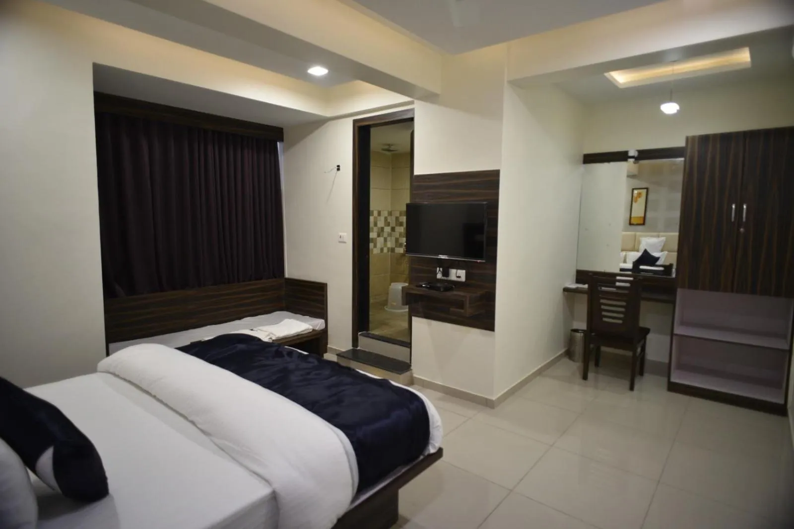 Bedroom, Bed in Hotel Royal Residency
