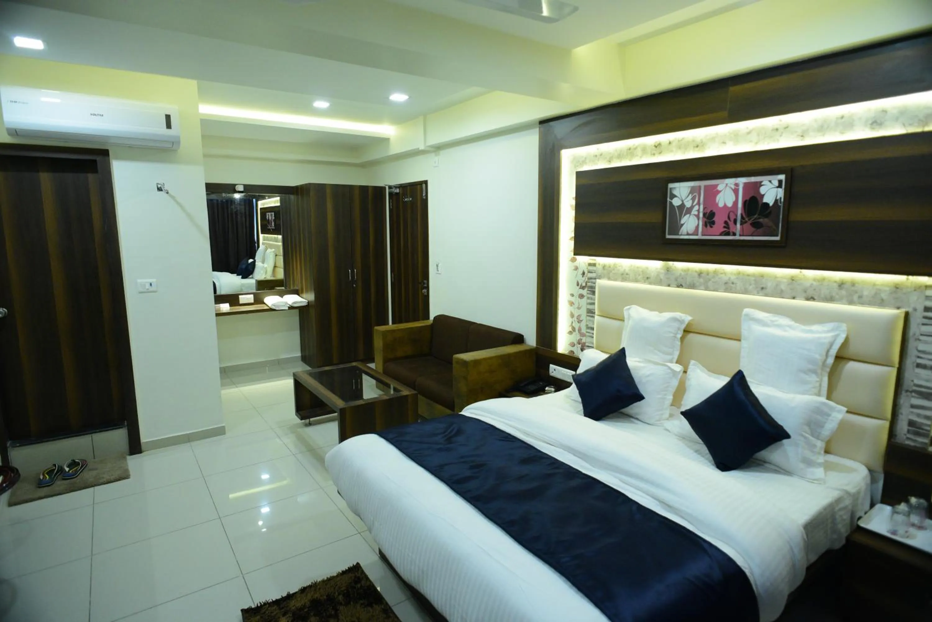 Bed in Hotel Royal Residency