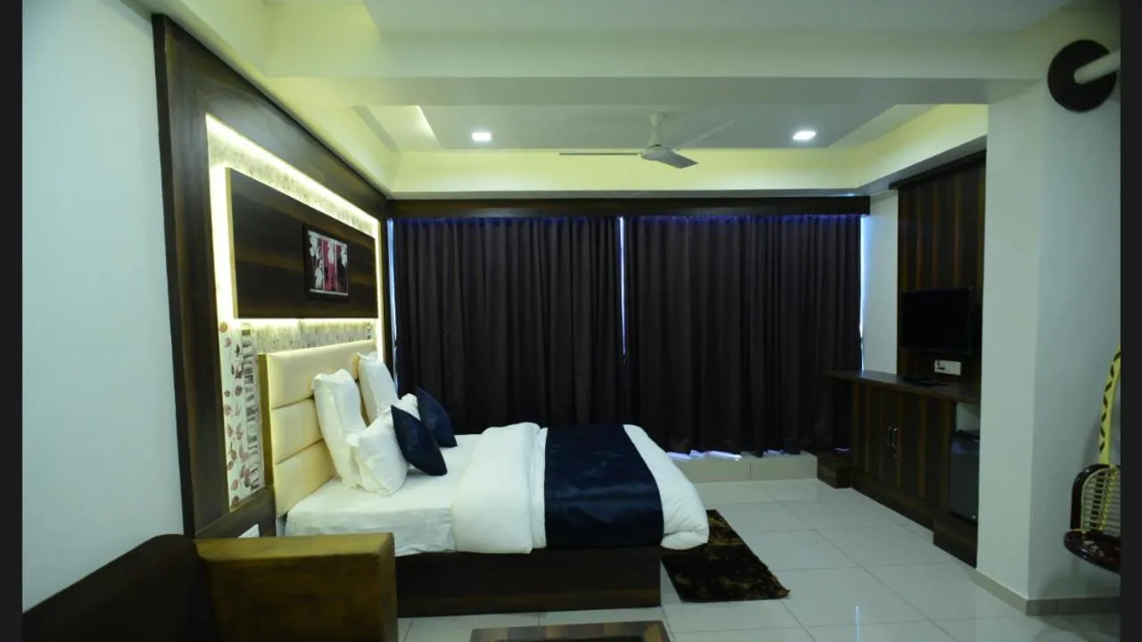 Bed in Hotel Royal Residency