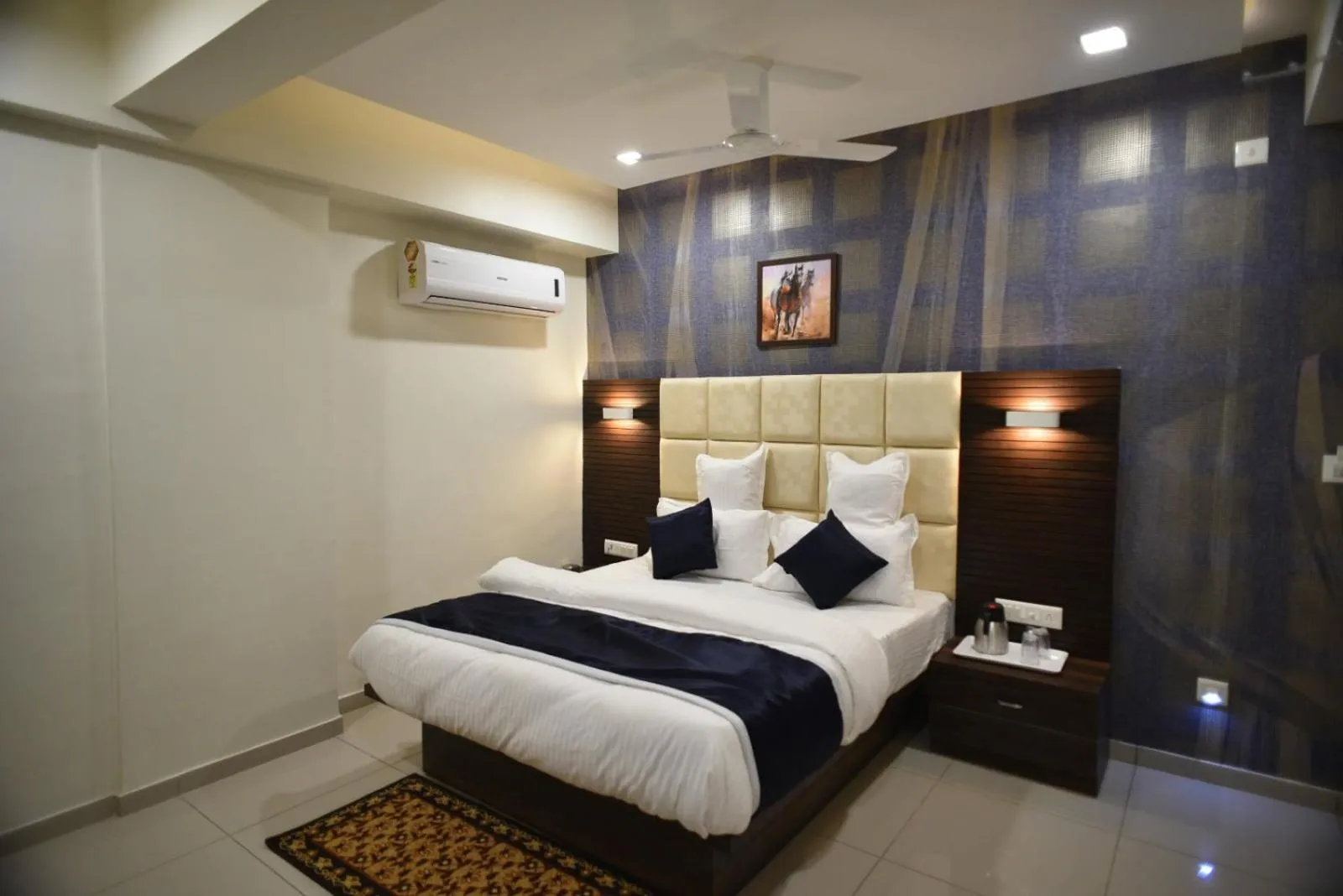 Bed in Hotel Royal Residency