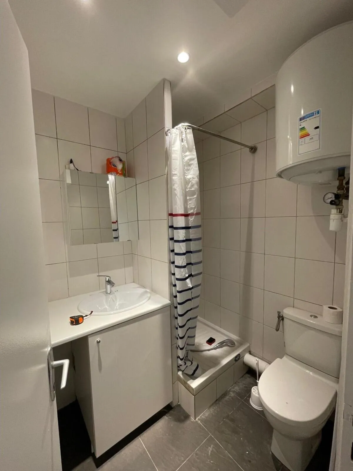 Bathroom in T2 sur cour au coeur des JO 2024
