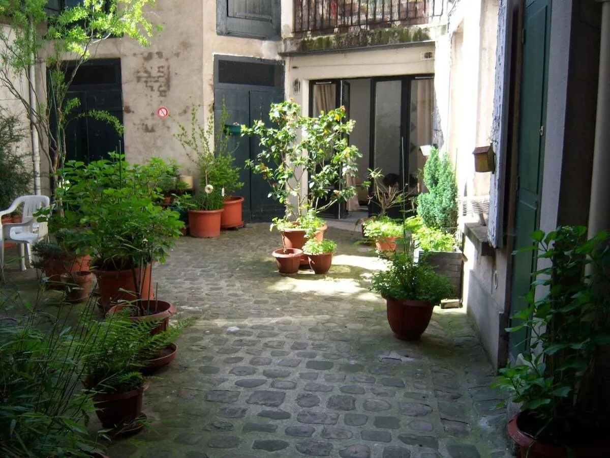 Property building in T2 sur cour au coeur des JO 2024