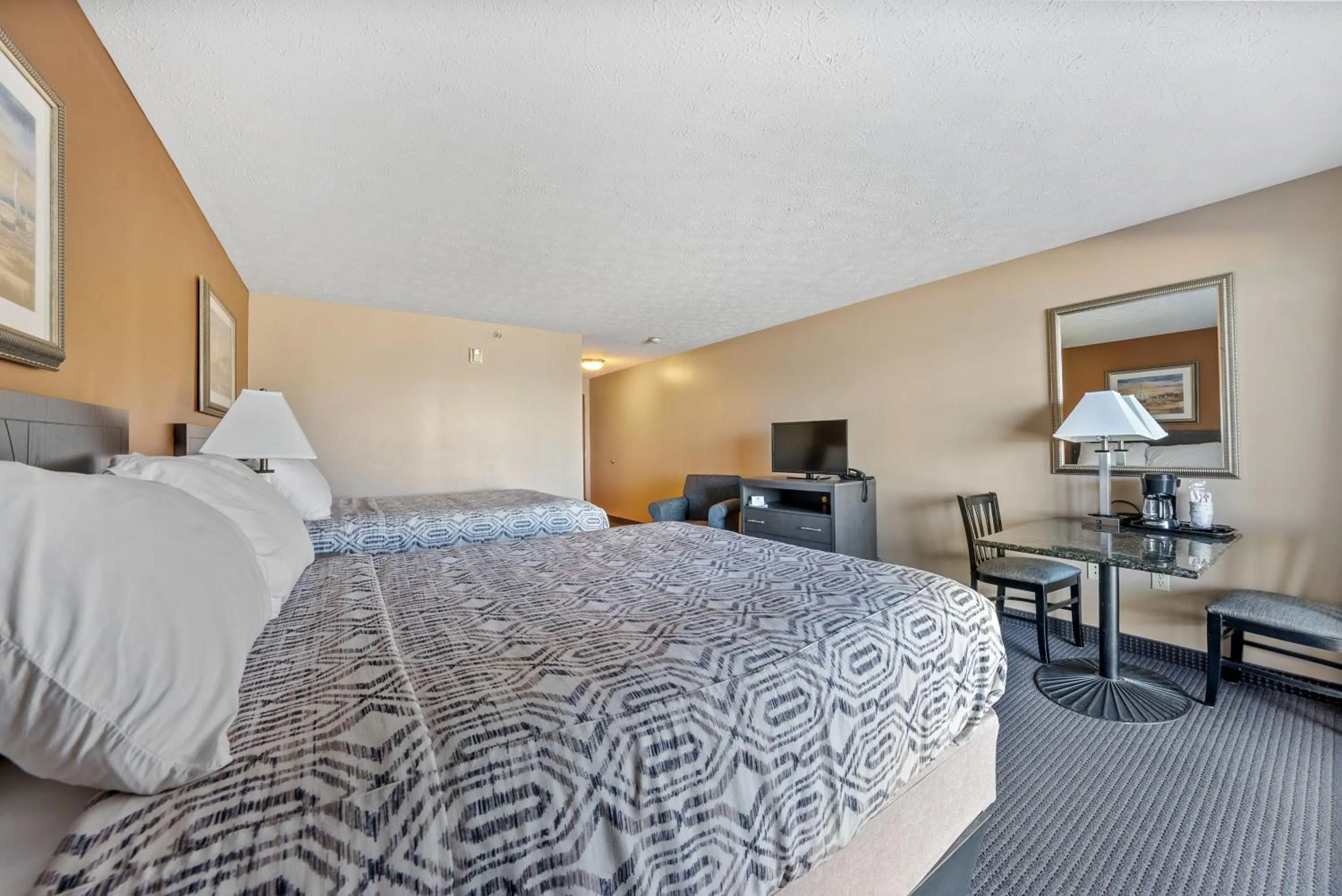 Property building, Bed in Bayshore Resort At Put-In-Bay