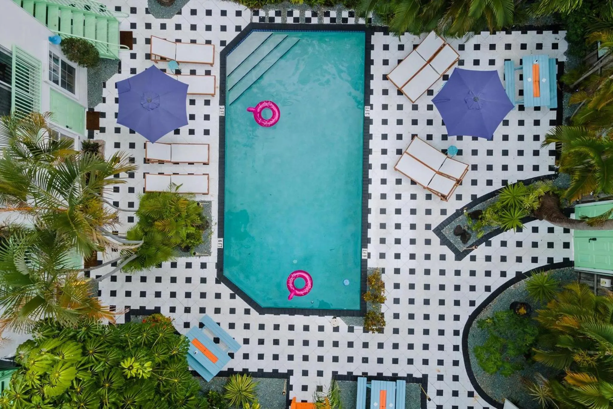 Property building in Las Olas Guest House