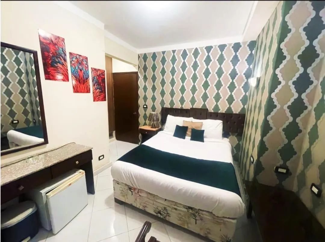 Bedroom, Bed in Golden Sun Hotel - Hurghada