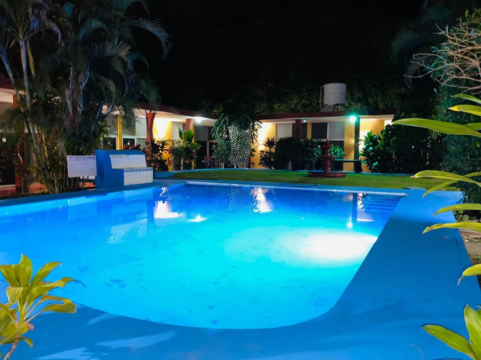 Swimming pool in Hotel Del Valle