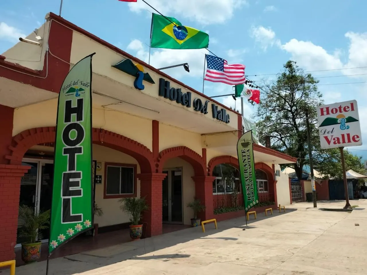 Property building in Hotel Del Valle