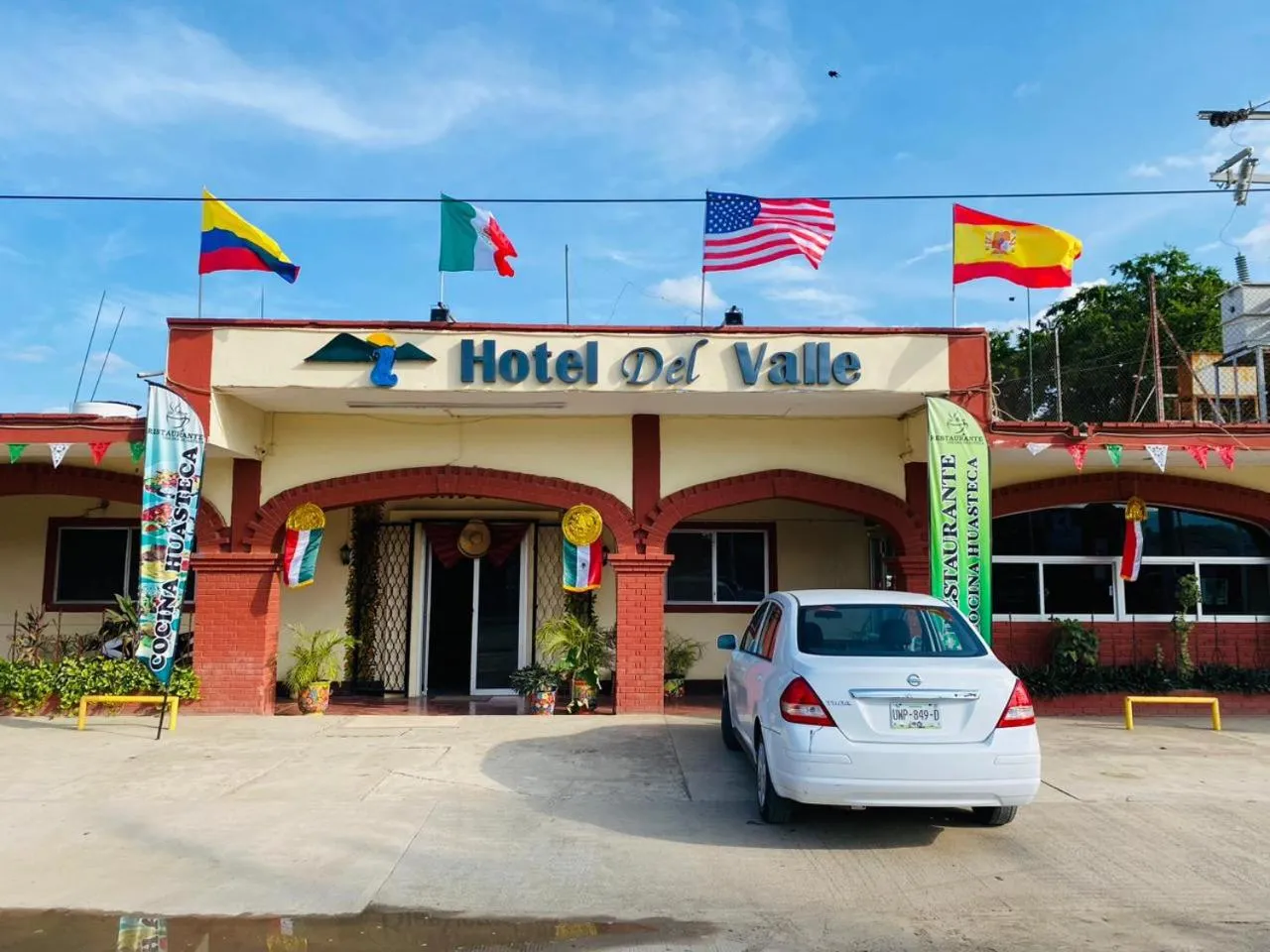 Property building in Hotel Del Valle