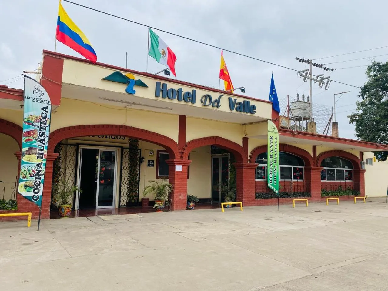 Property building in Hotel Del Valle