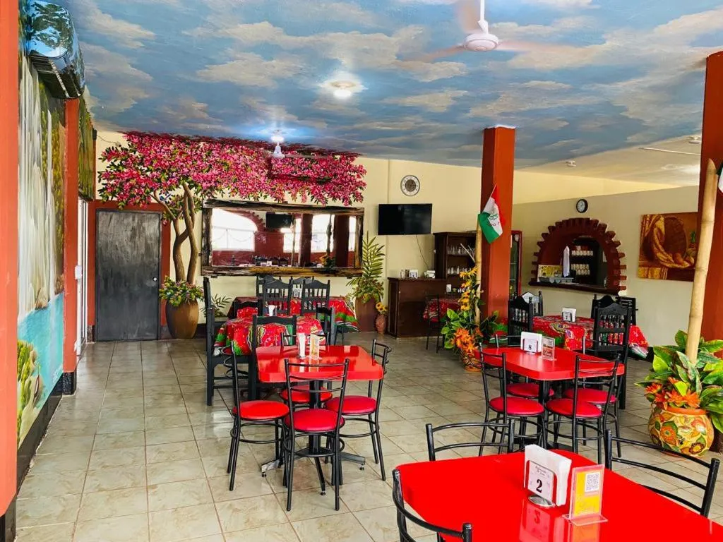 Restaurant/places to eat in Hotel Del Valle