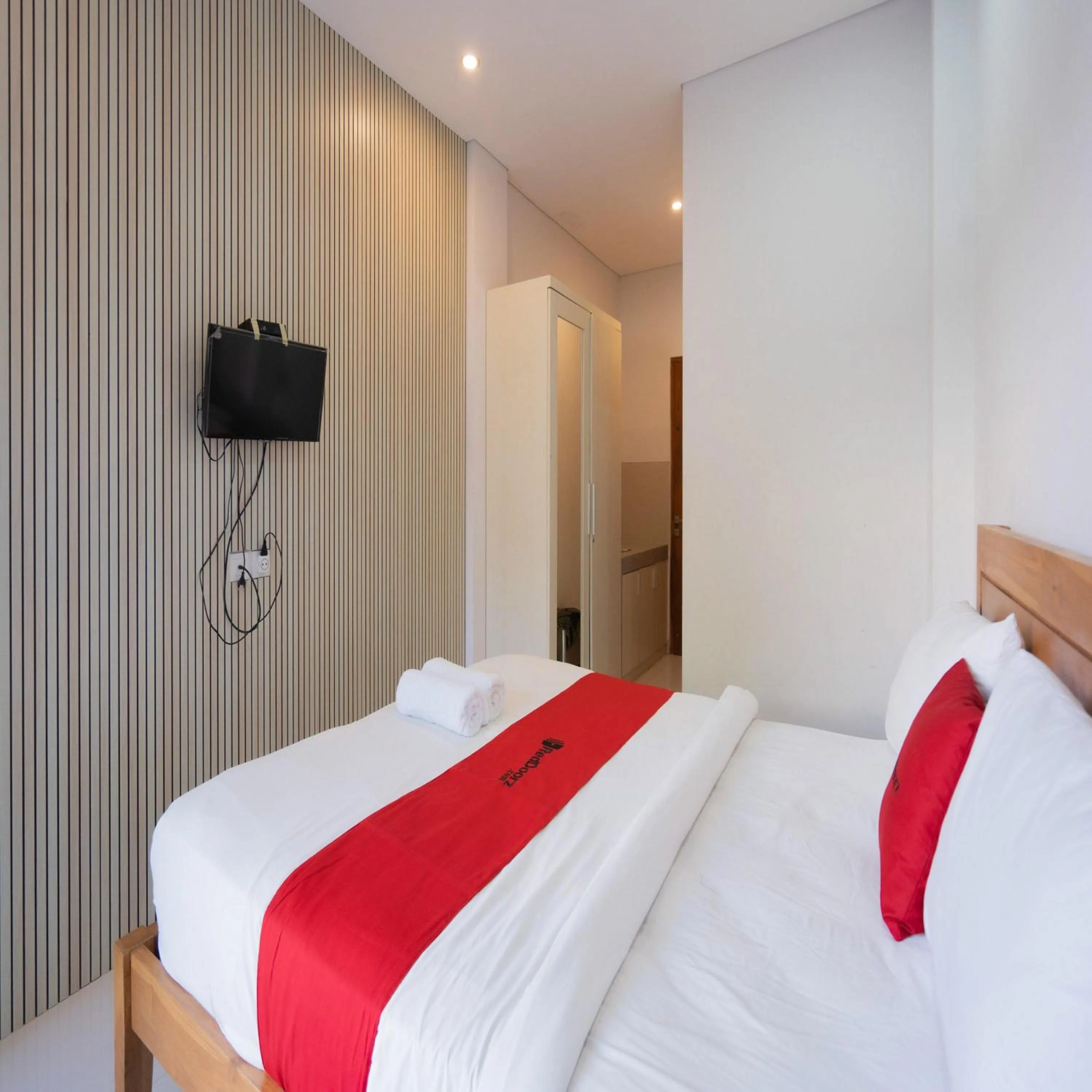 Bedroom, Bed in RedDoorz Plus at Kencana Residence Jimbaran